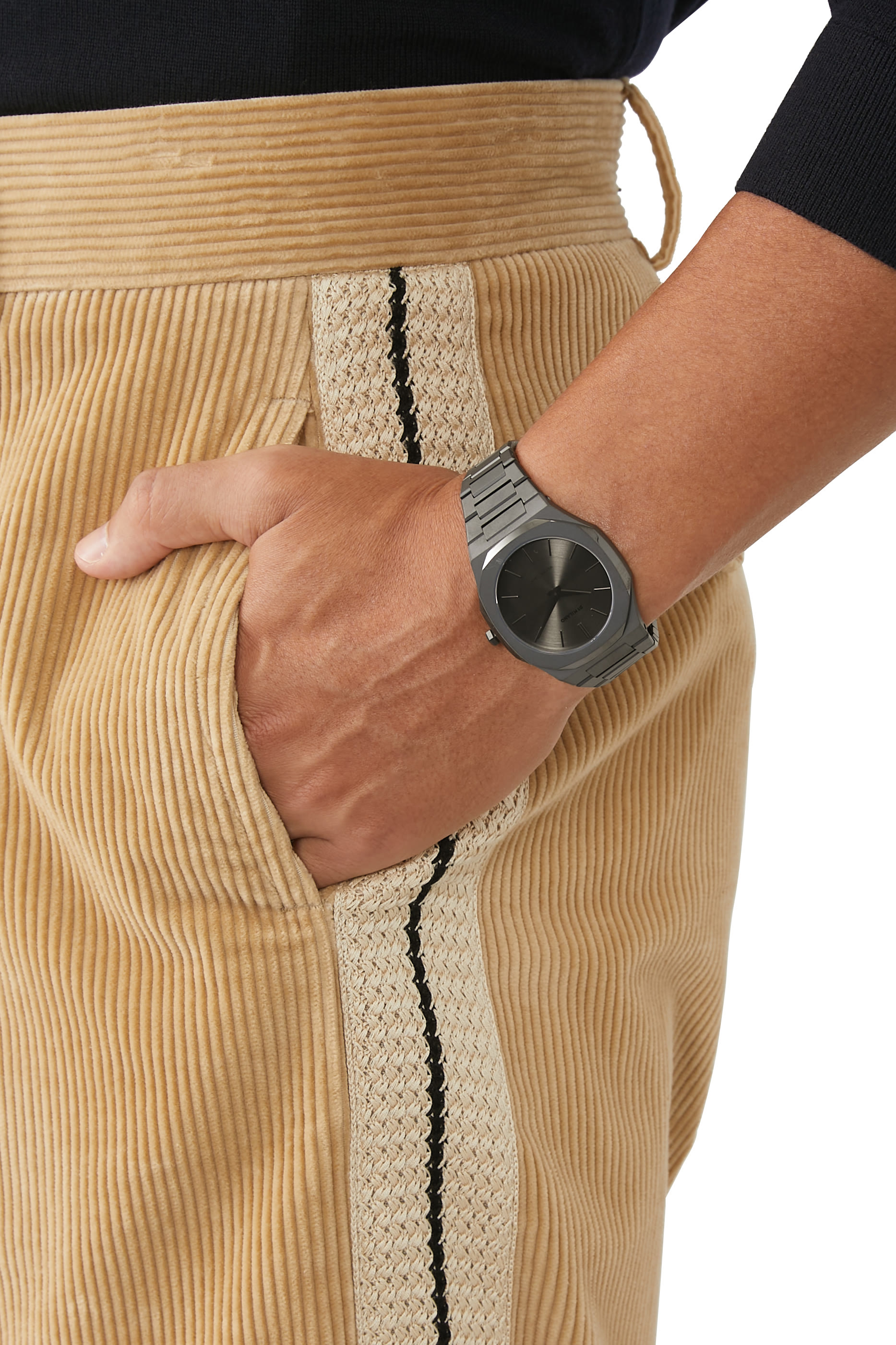 ساعة أنتراسايت رفيعة للغاية