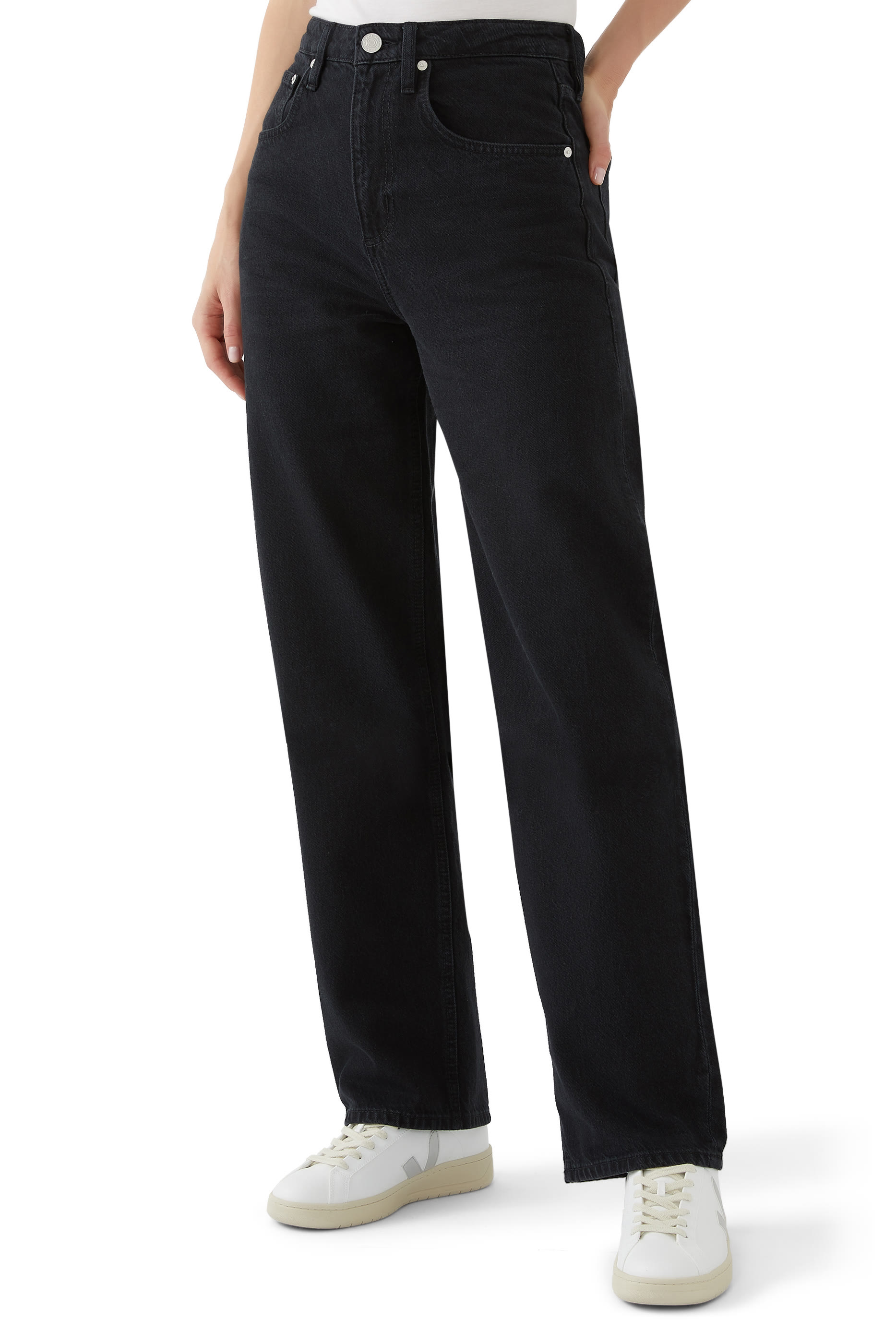 بنطال جينز طويل للغاية بقصة مقوسة