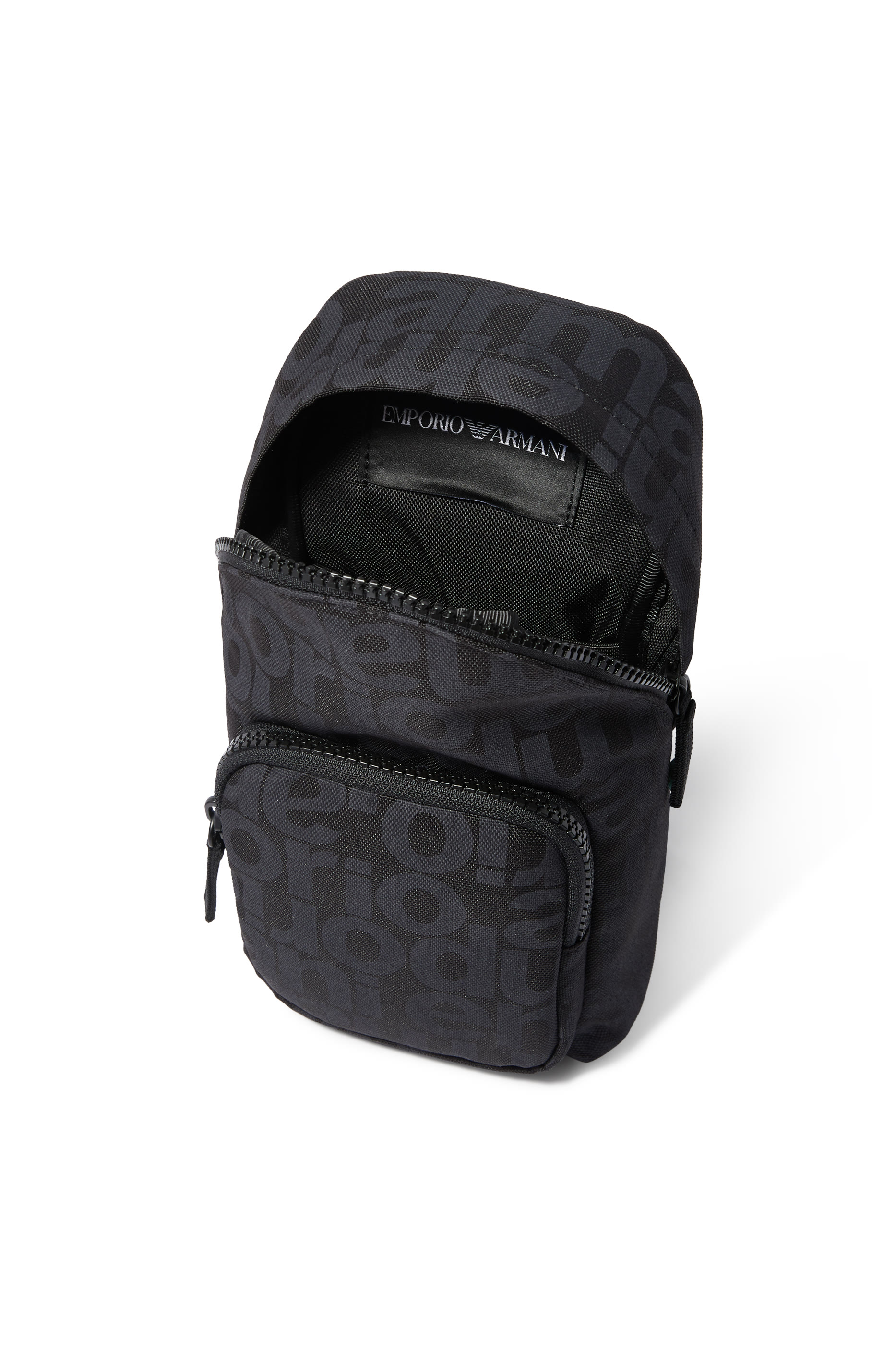 حقيبة كروس بطبعة شعار الماركة بالكامل مع حقيبة صغيرة قابلة للفصل باستخدام مشبك للأطفال