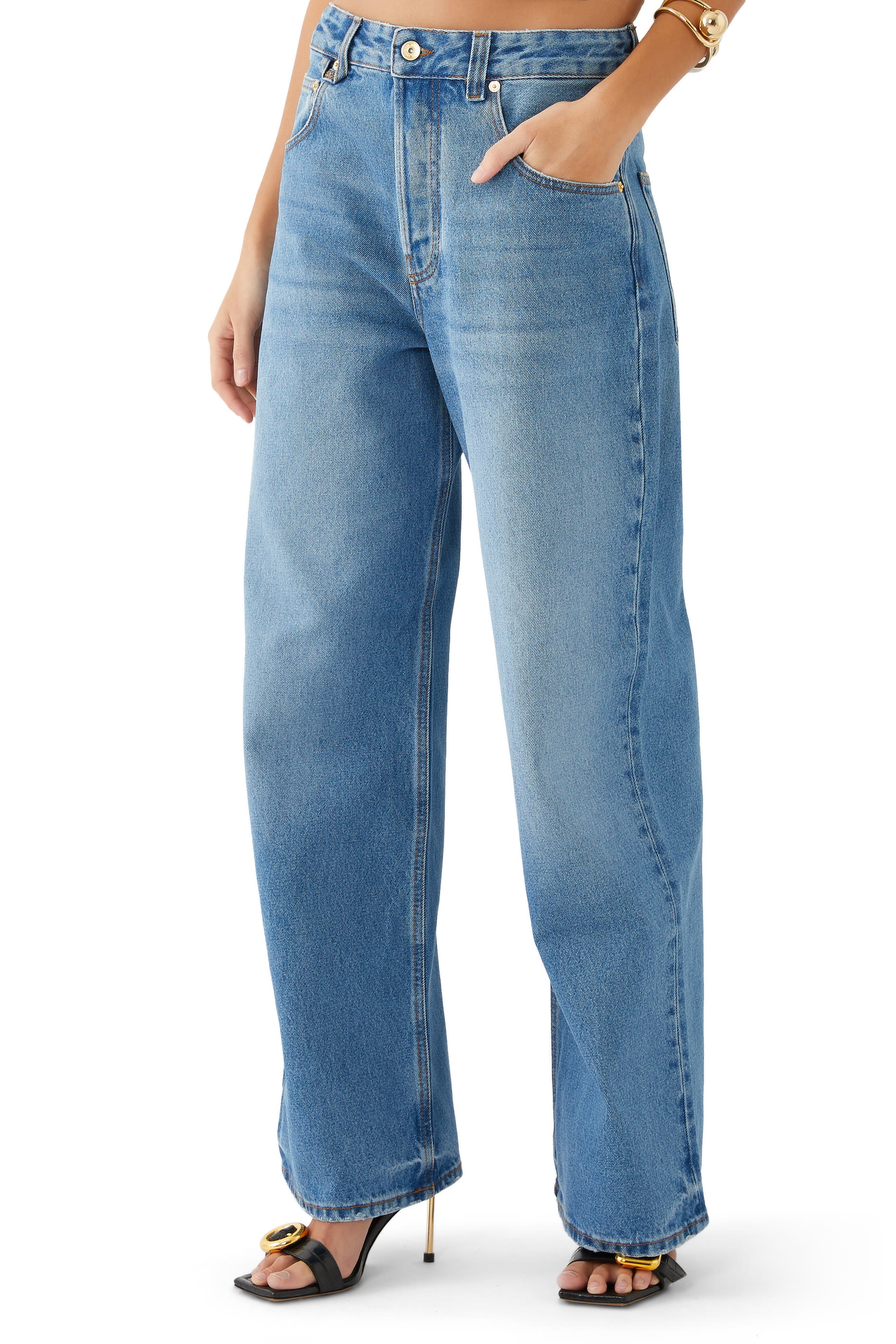 بنطال بقصة ساق واسعة