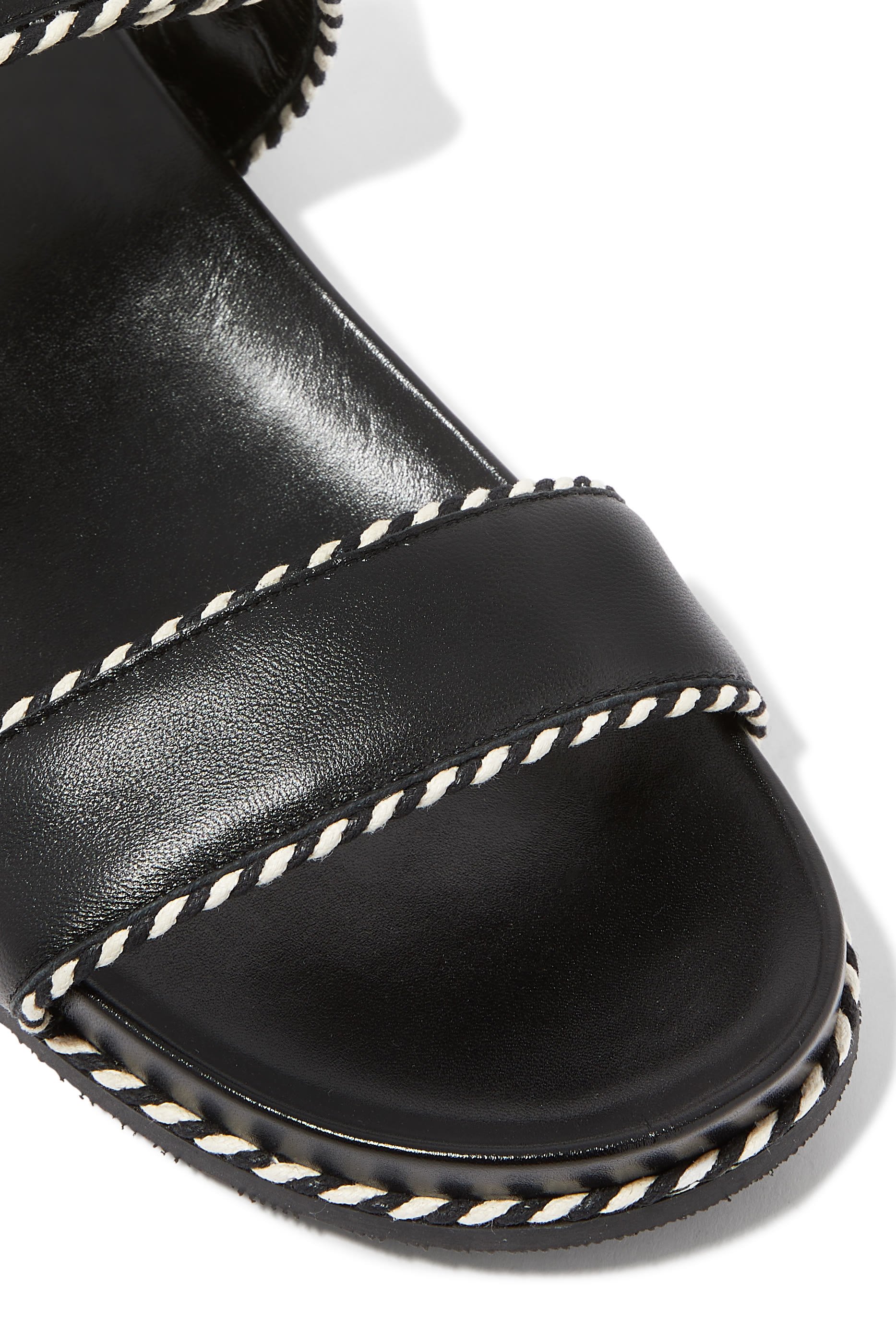 صندل بحزام جلد نابا بحواف بلونين