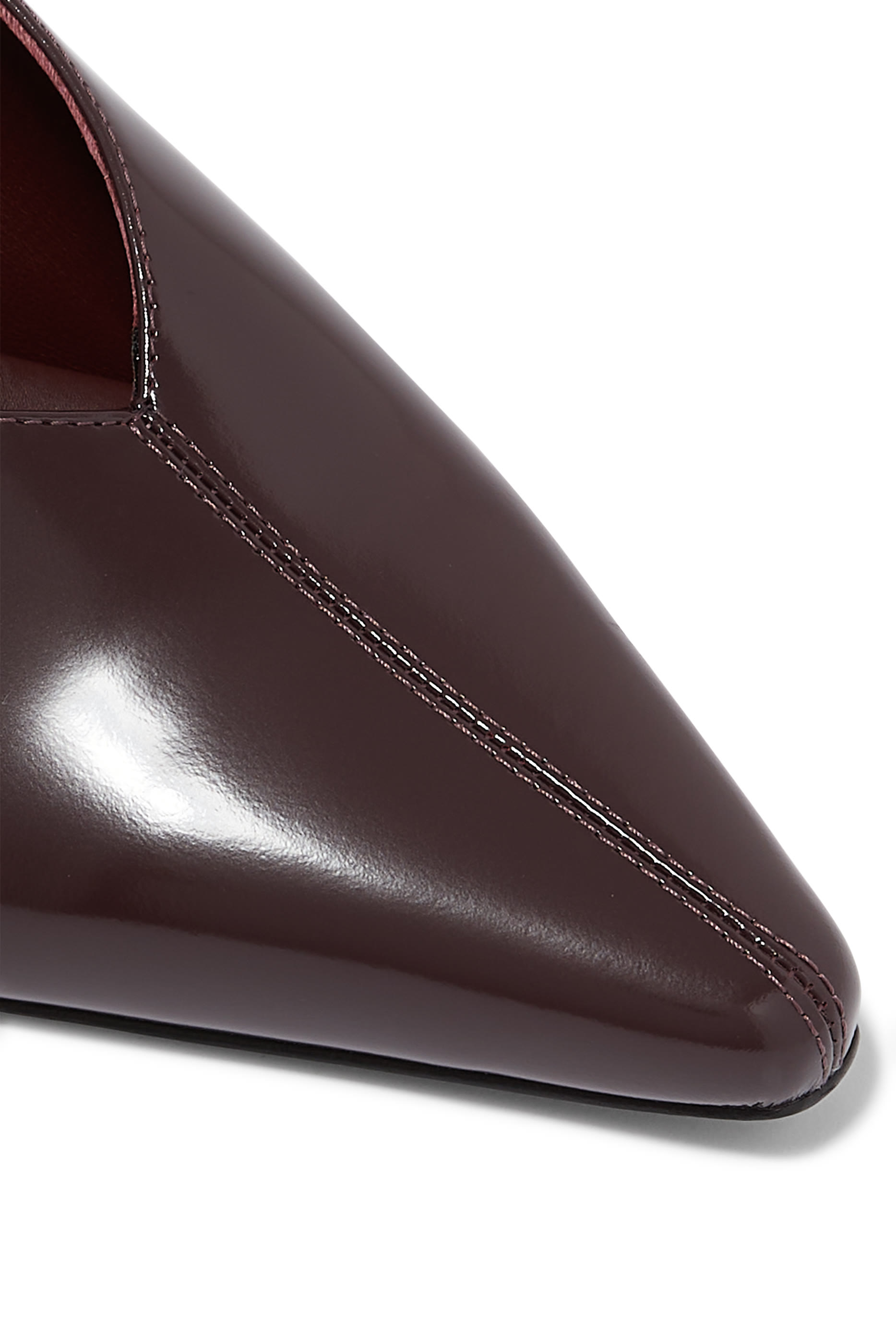 حذاء كلاسيكي 55 بتفاصيل مطوية