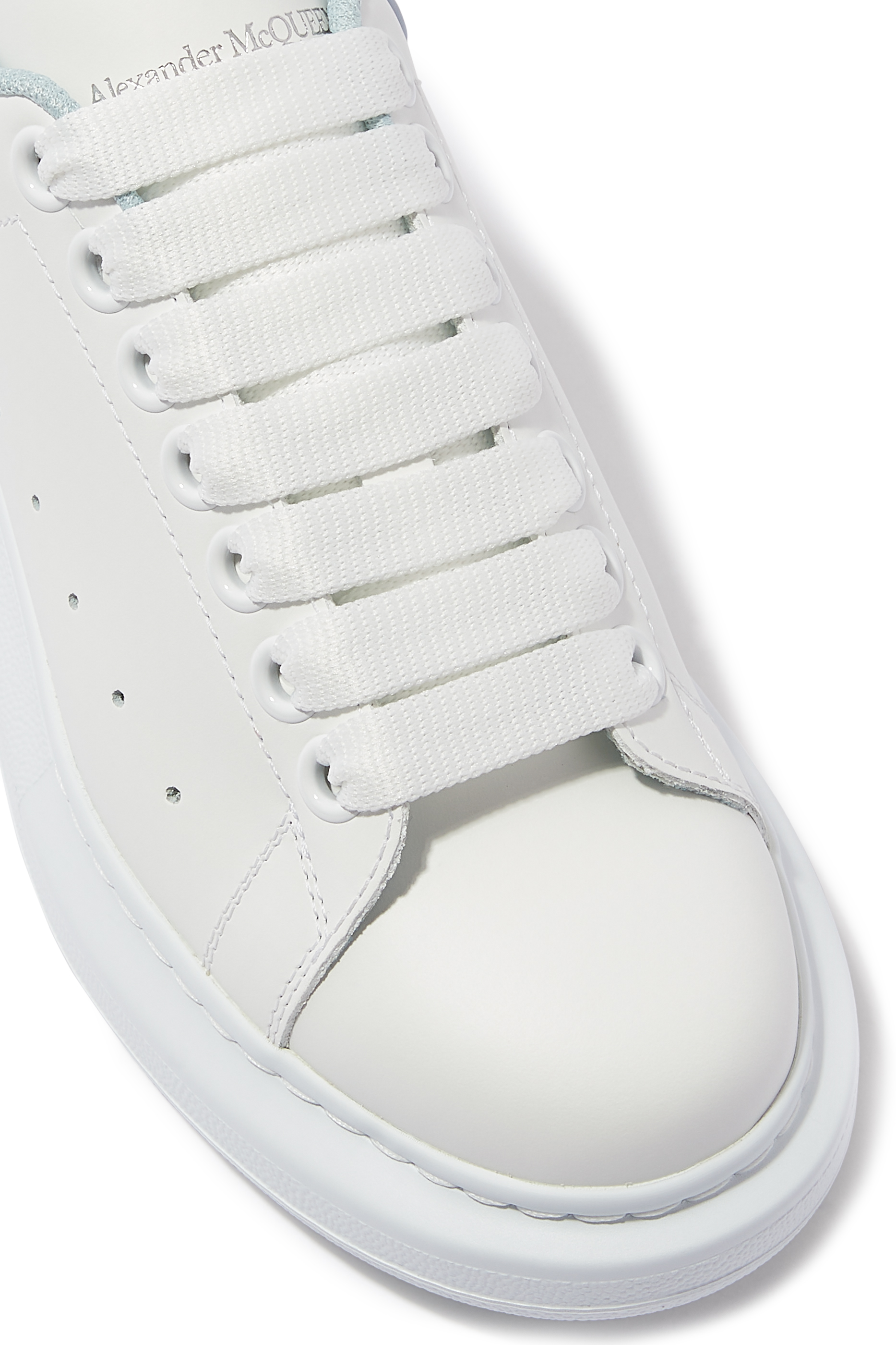 سنيكرز بنعل مطاطي كبير