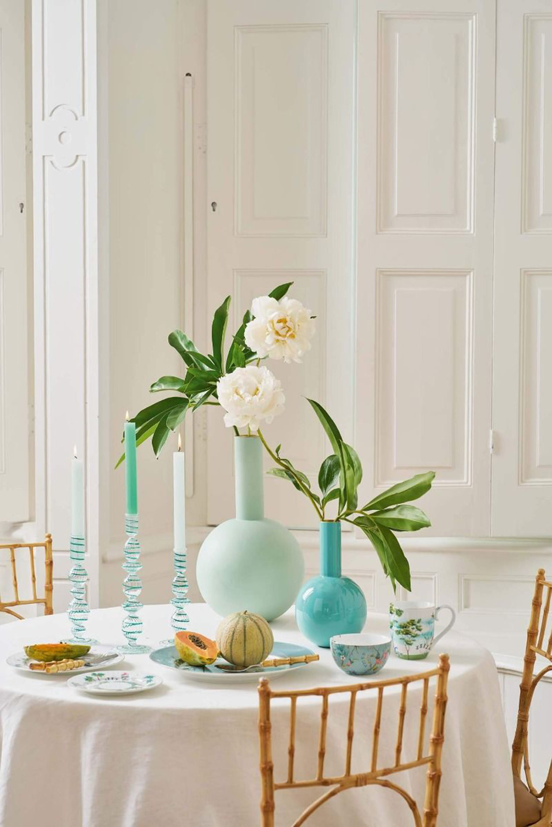 حامل شمعة زجاجي بنقشة لولبية - متوسط