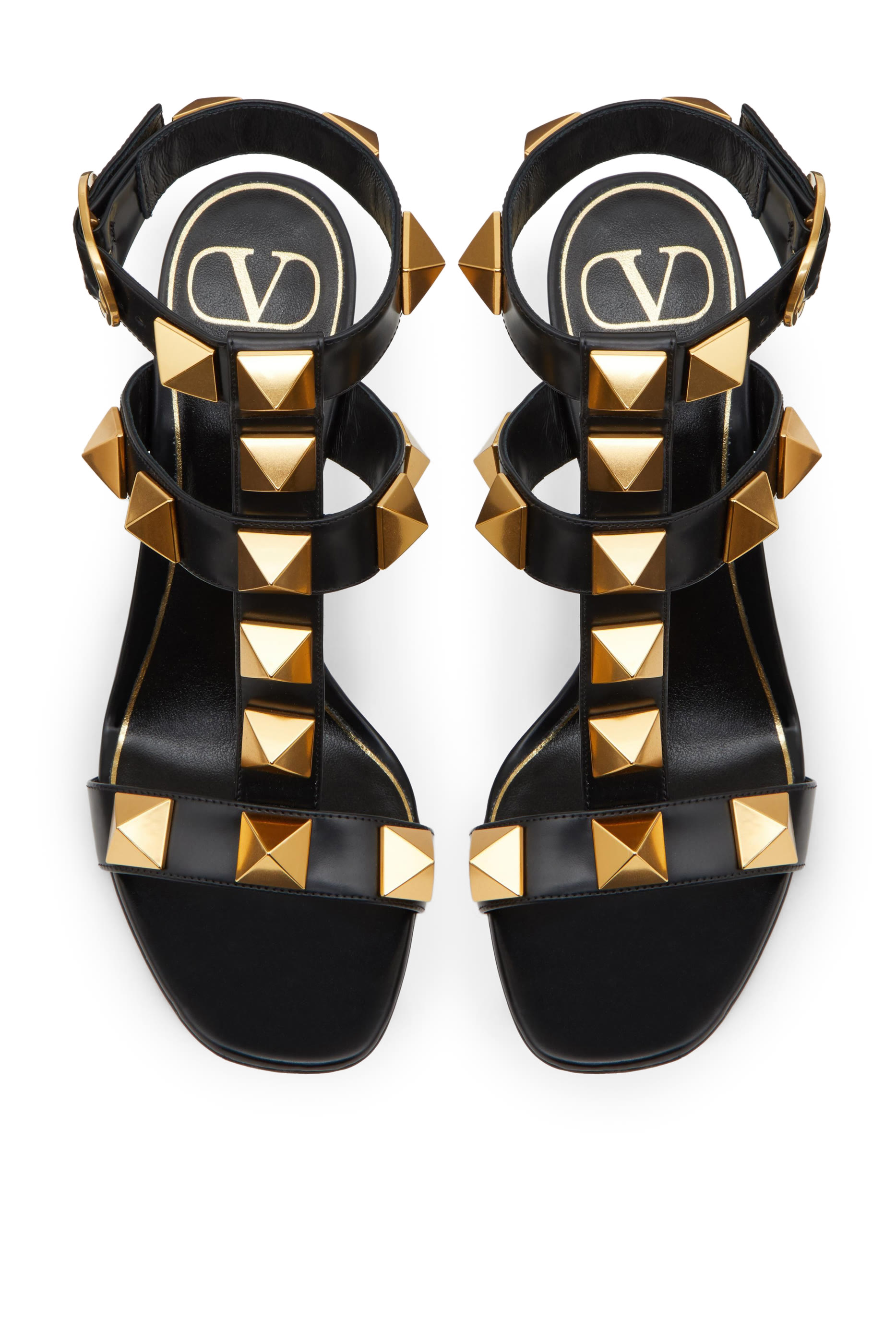 حذاء رومان بحلي هرمية وكعب مرتفع