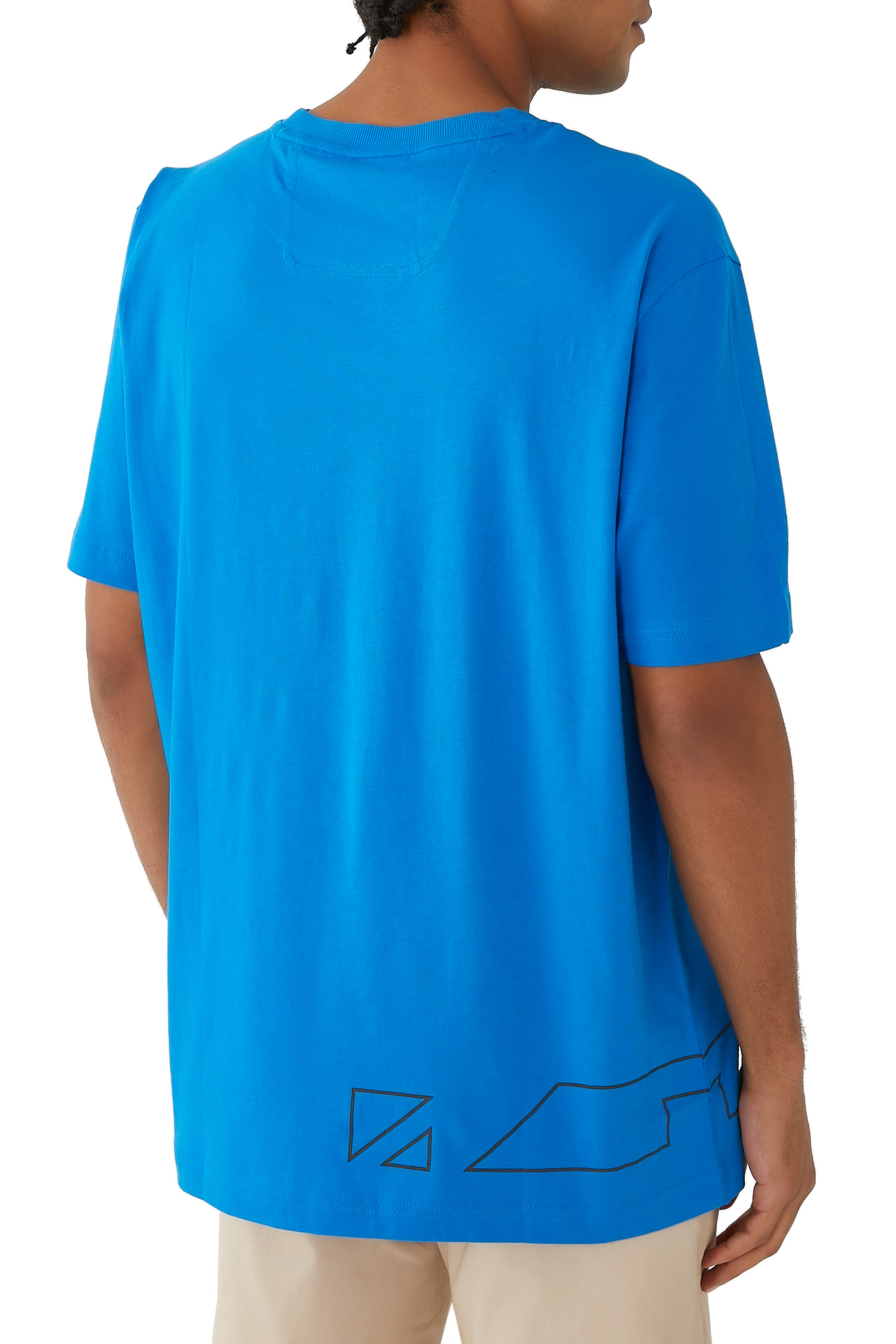 تيشيرت بأكمام قصيرة