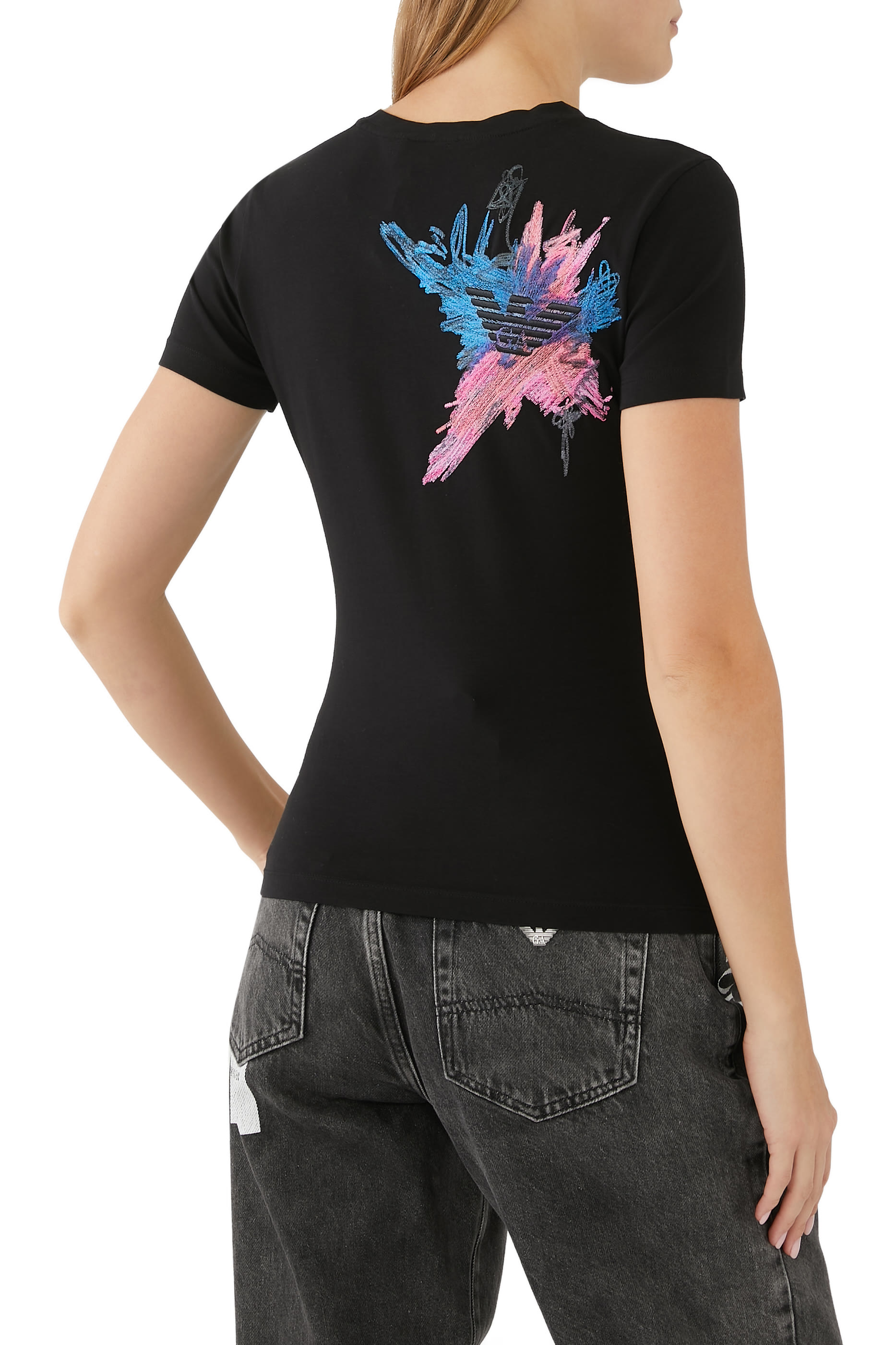 تيشيرت مطرز بشعار الماركة