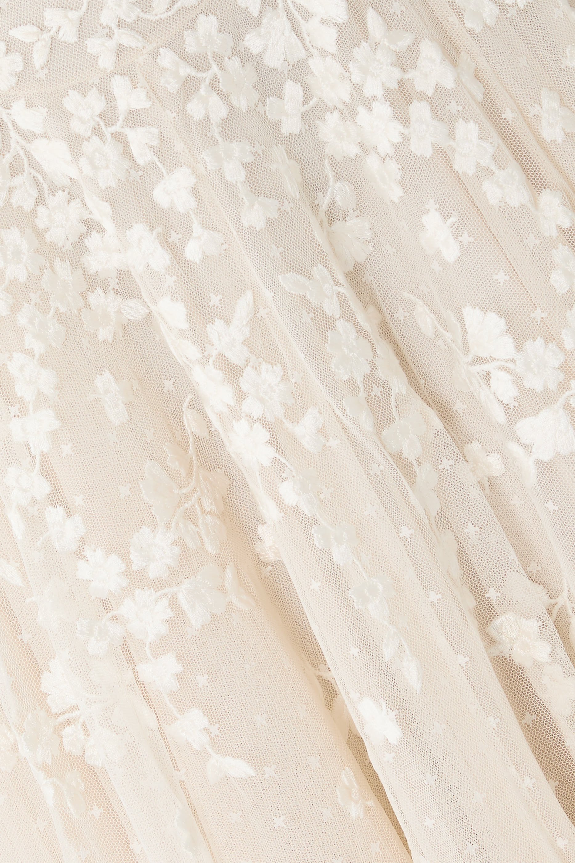 فستان سهرة سكاتر مطرز بزهور بياقة مستديرة وبطول الكاحل