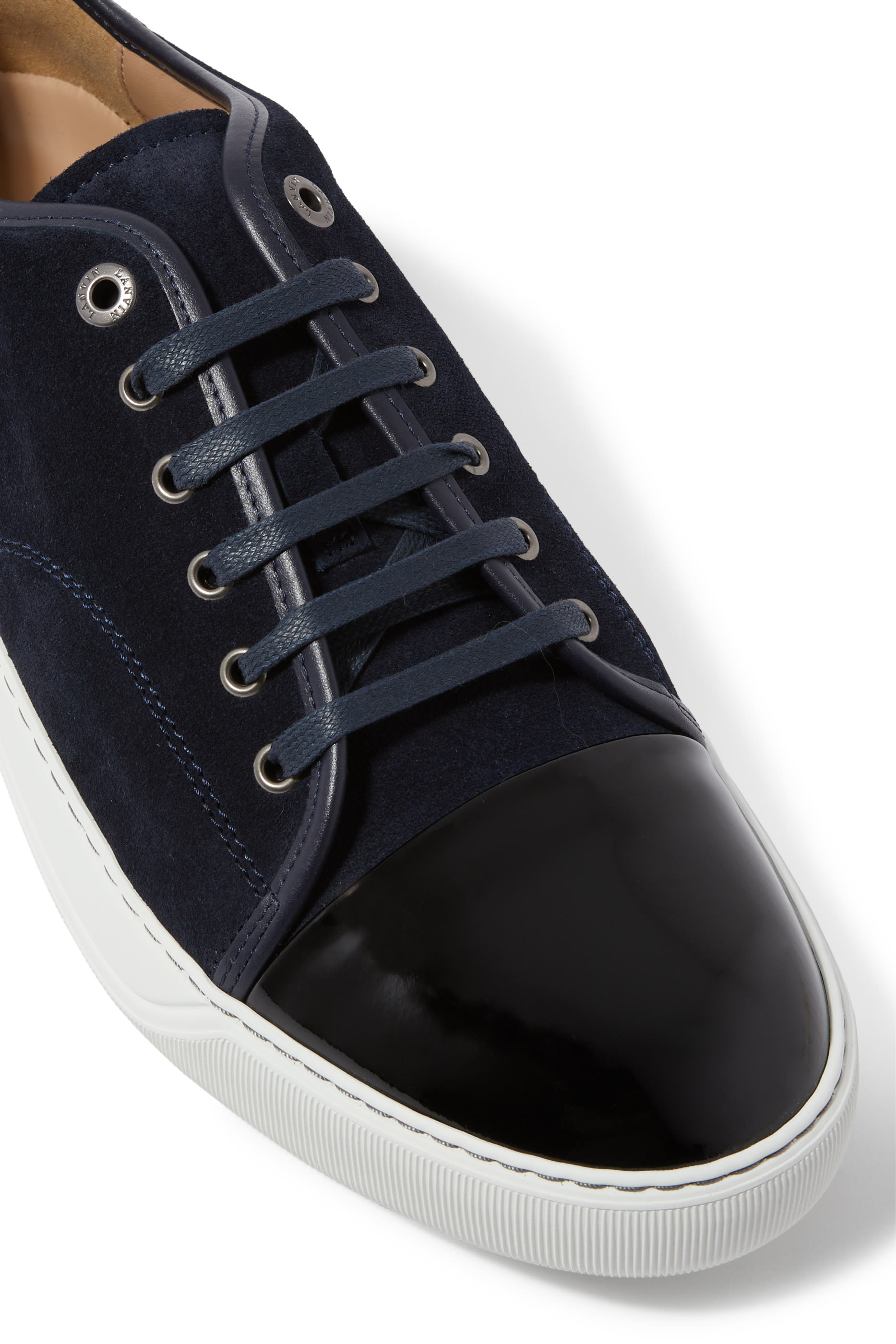 سنيكرز دي بي بي 1 شمواه وجلد لامع