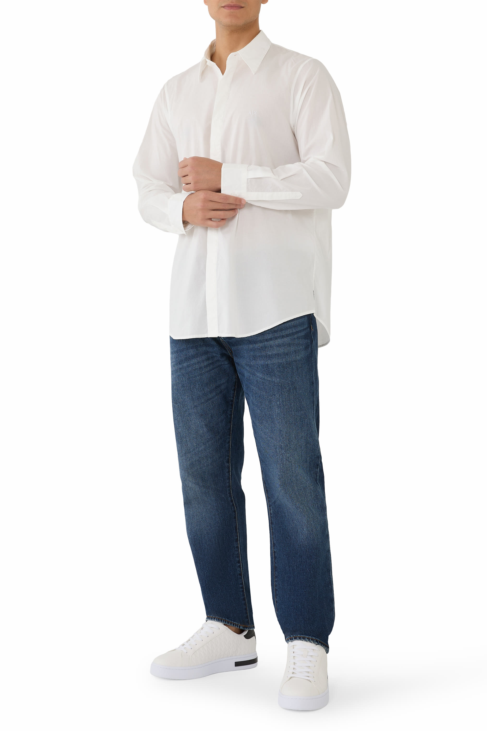 قميص بأكمام طويلة وشعار الماركة