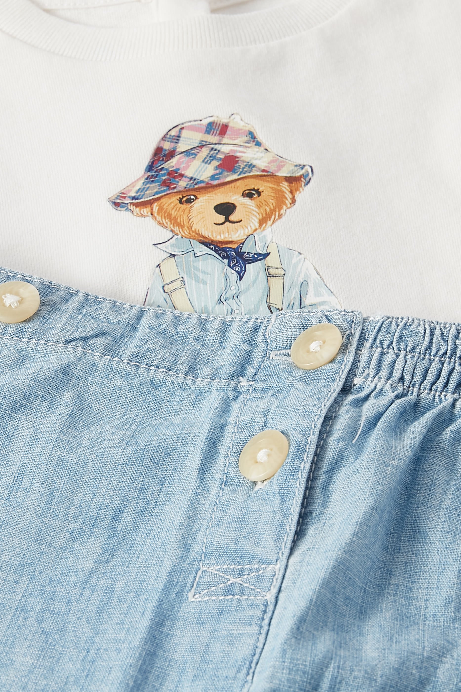 طقم تيشيرت وشورت بطبعة دب للأطفال