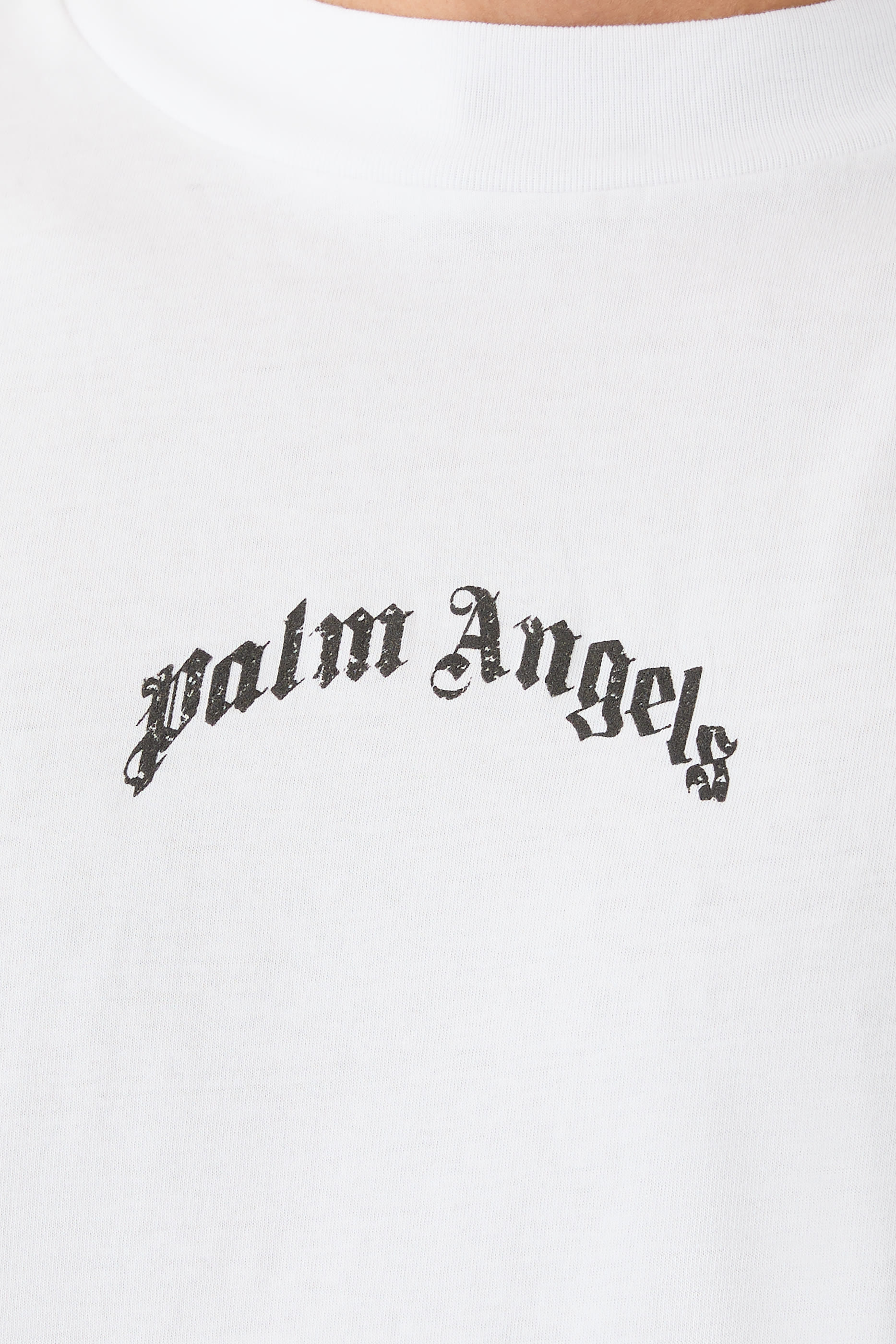 تيشيرت بقصة واسعة ونقشة شعار الماركة بتصميم مقوس