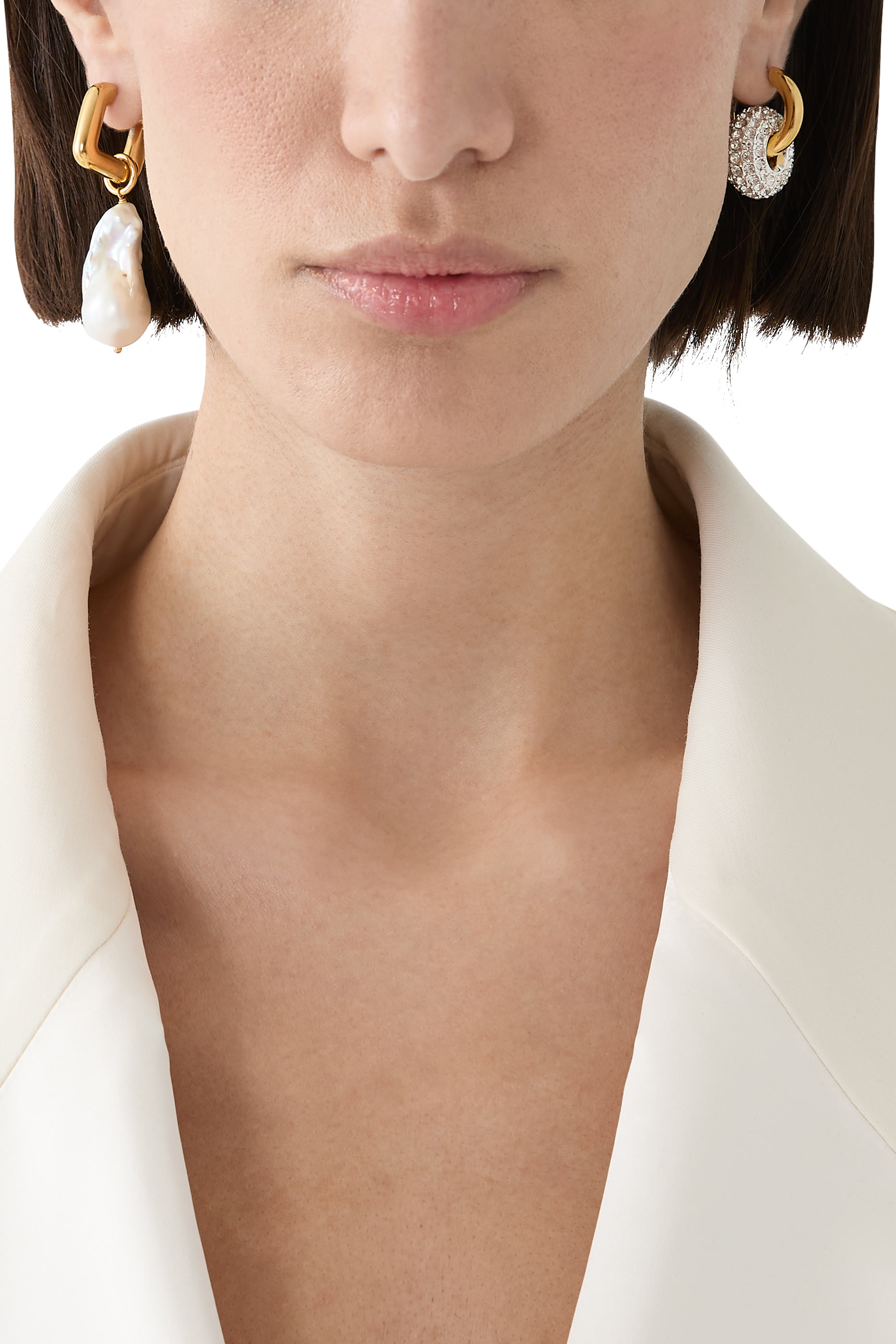 أقراط دائرية مزينة بلؤلؤ وكريستال ستراس