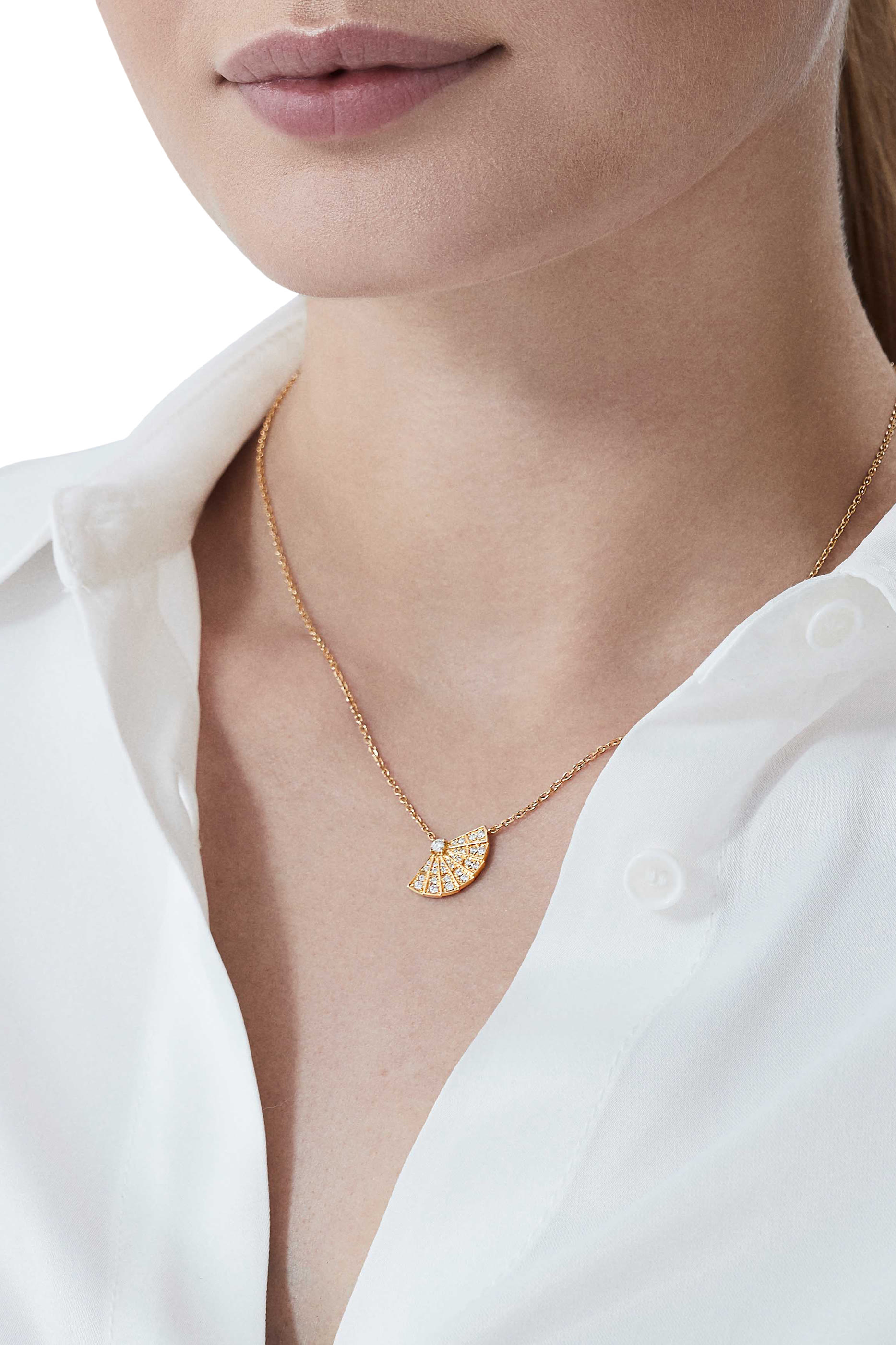 قلادة فانفير سيمفوني بدلاية مرصعة بماس، ذهب أصفر عيار 18