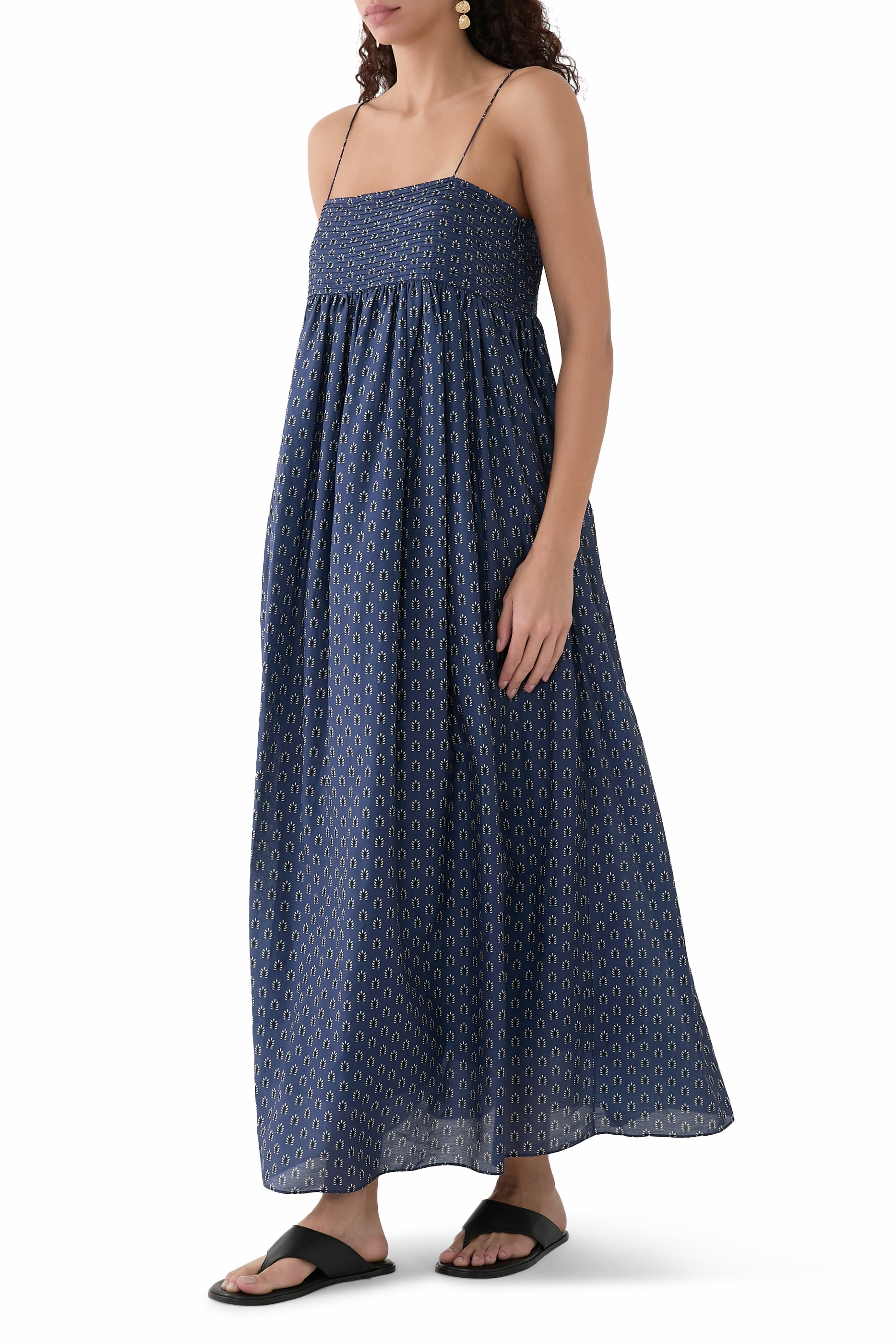 فستان بصدرية بطيات وخصر مرتفع