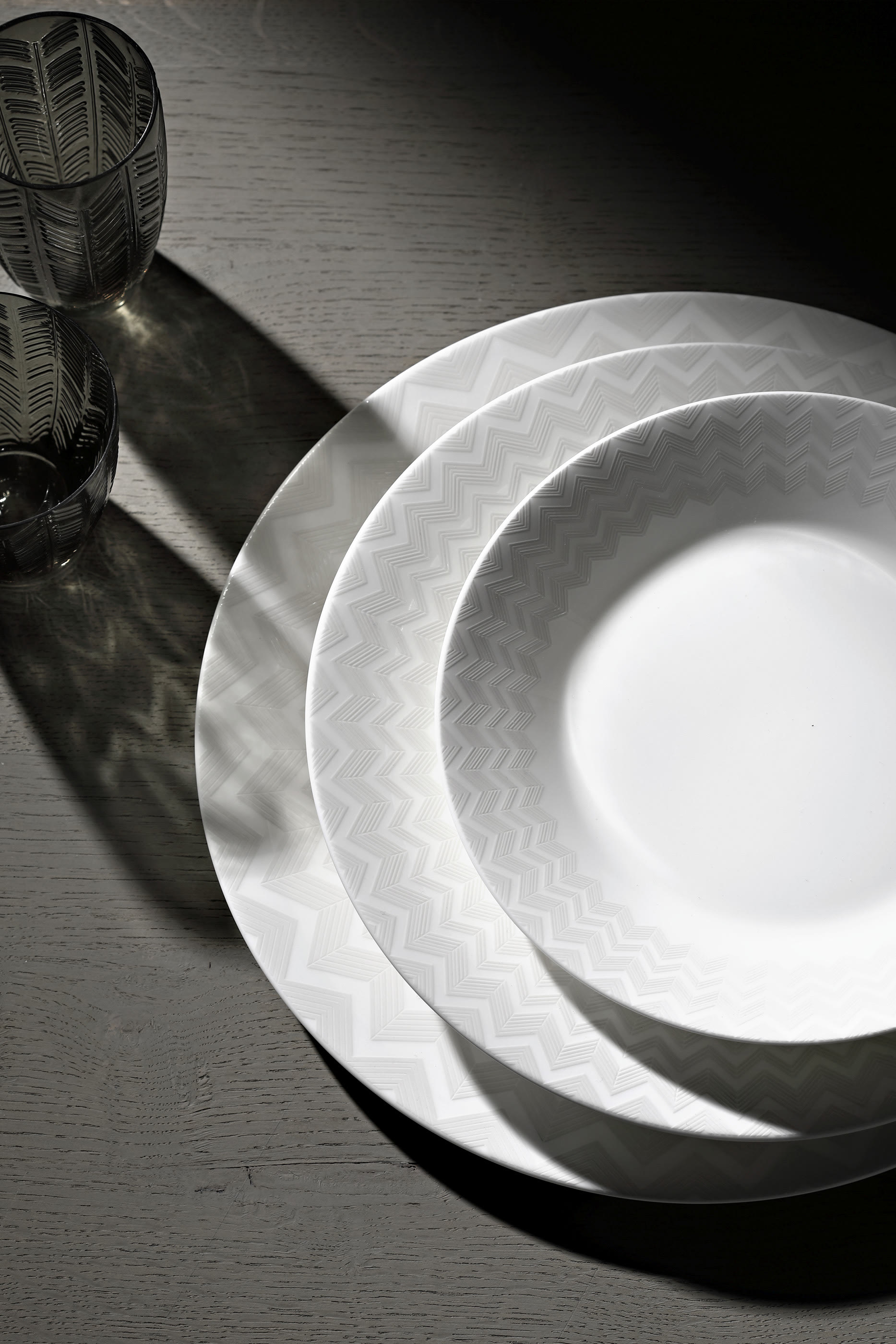 طبق تحلية بنقشة متعرجة