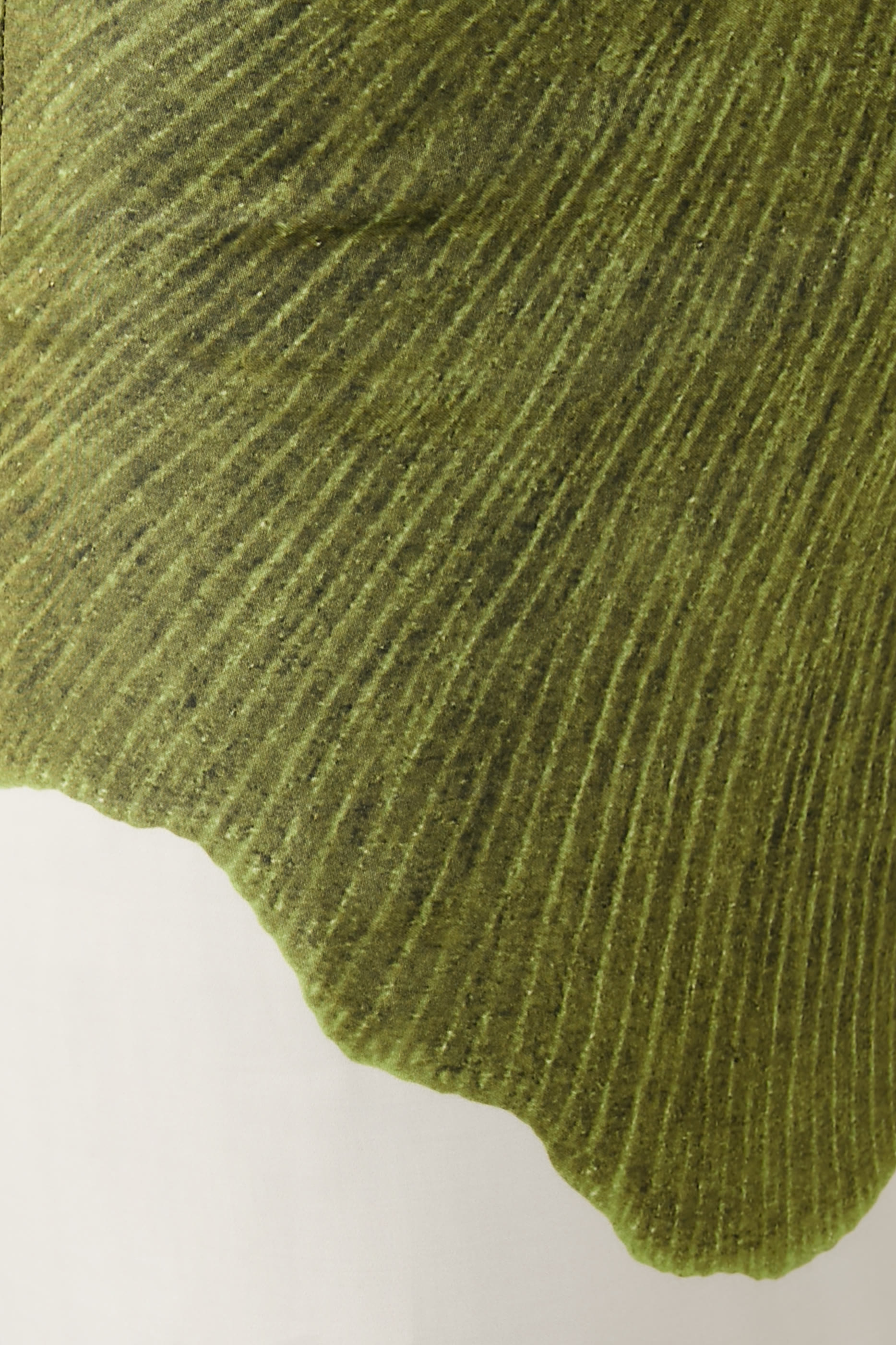 بنطال بويسيا بقصة ساق واسعة