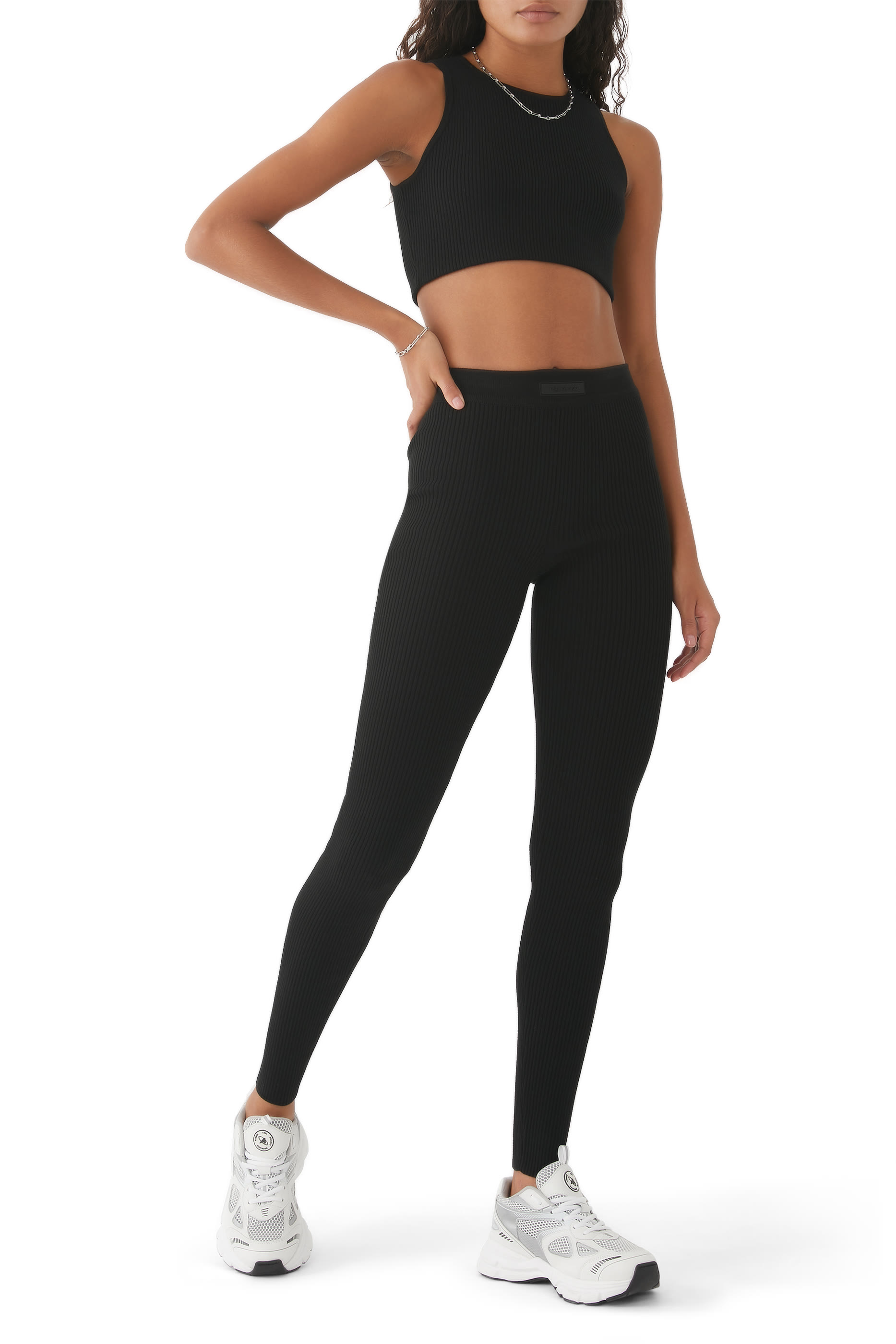 بلوزة رياضية بلا أكمام