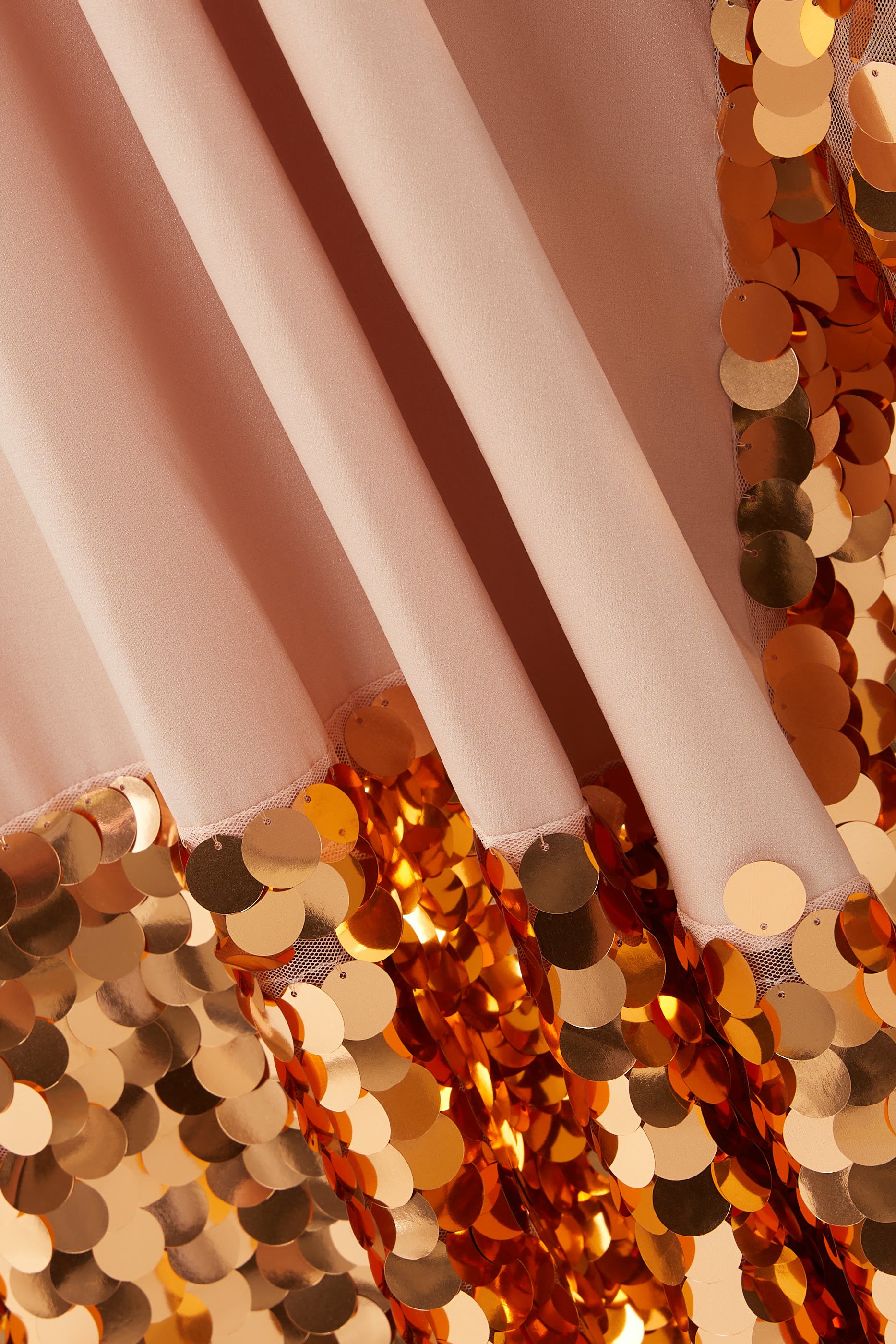 قفطان دريمي بحافة مطرزة بالترتر