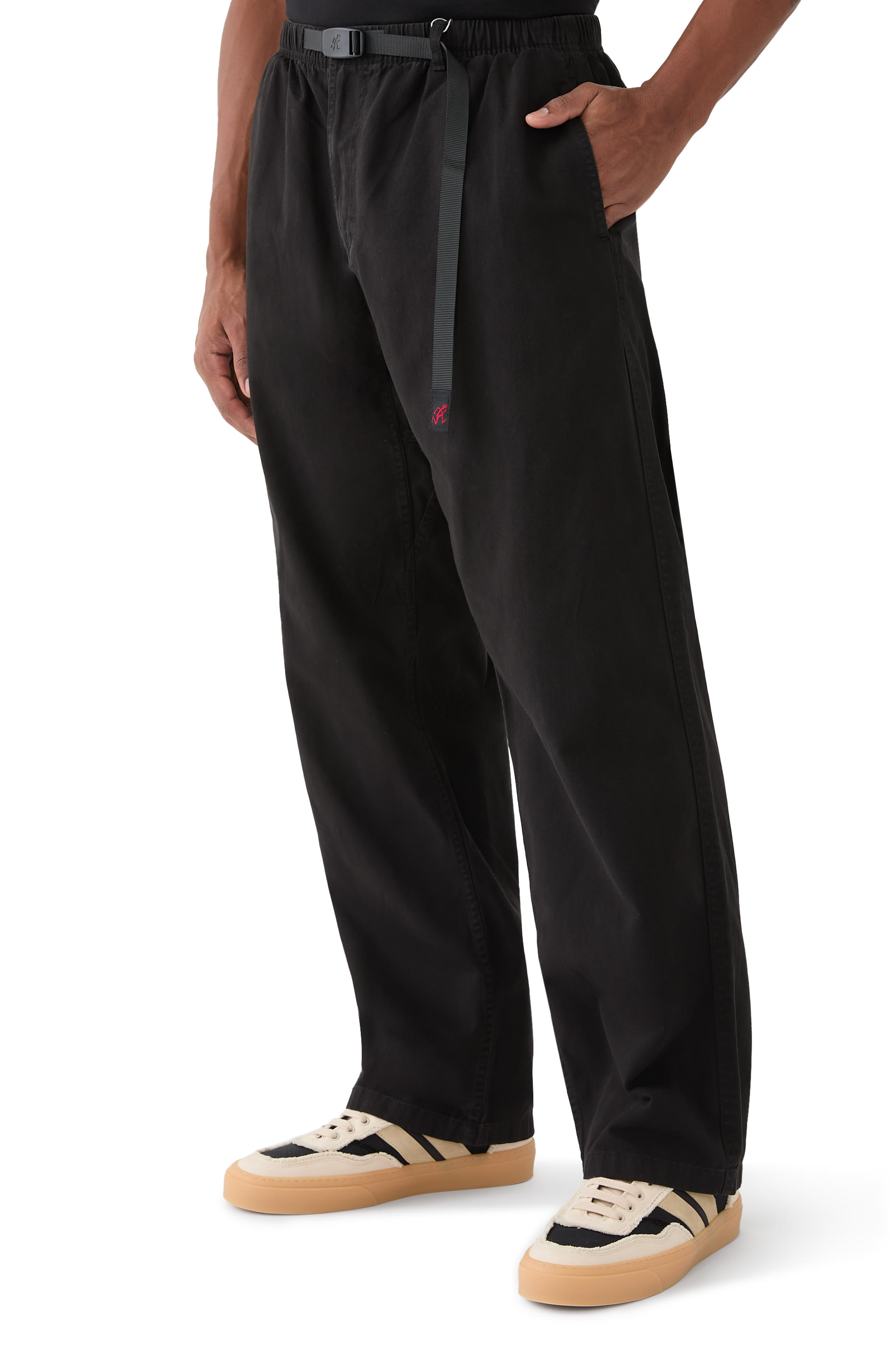 بنطال بقصة ساق مستقيمة