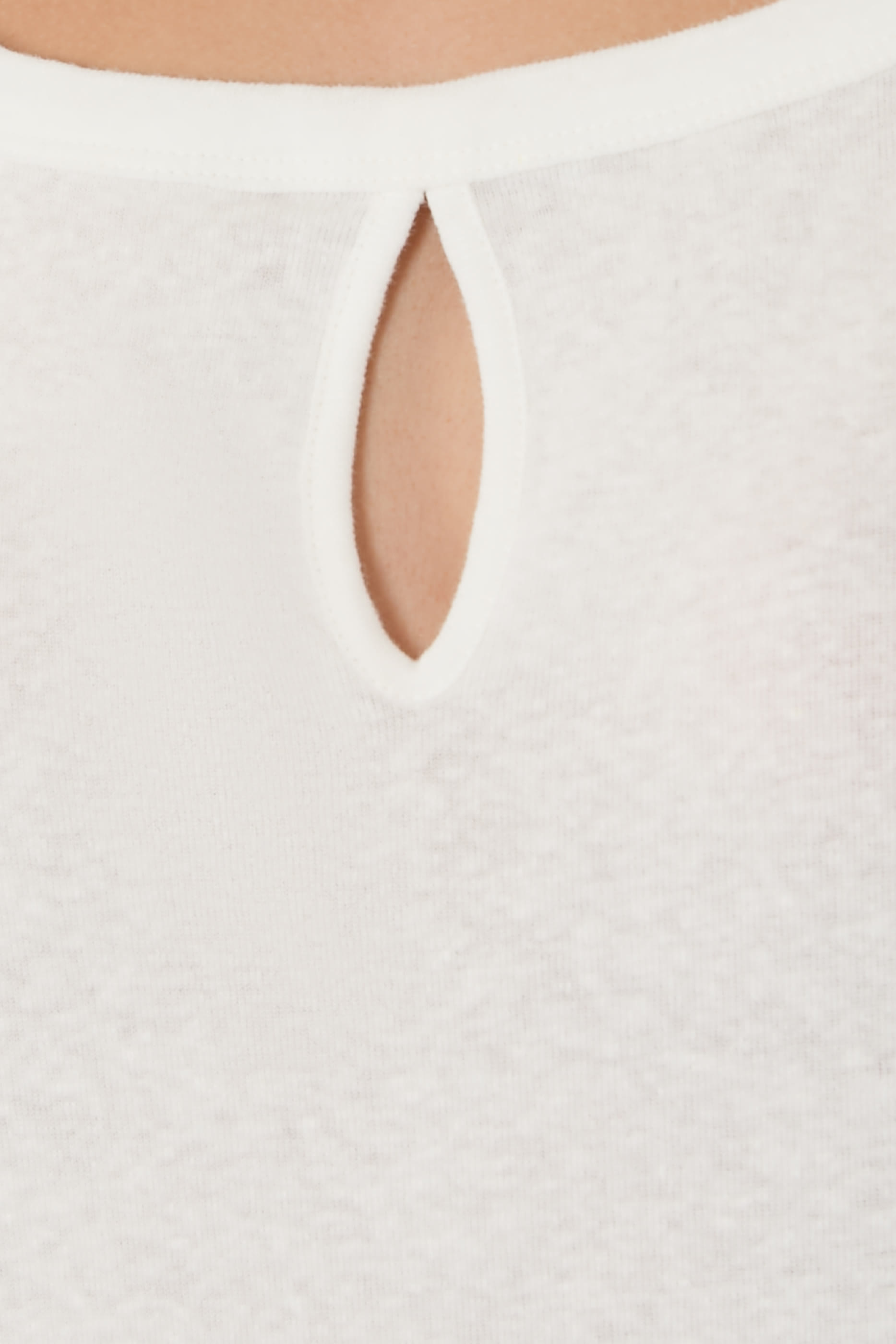 بلوزة بلا أكمام بشق جانبي