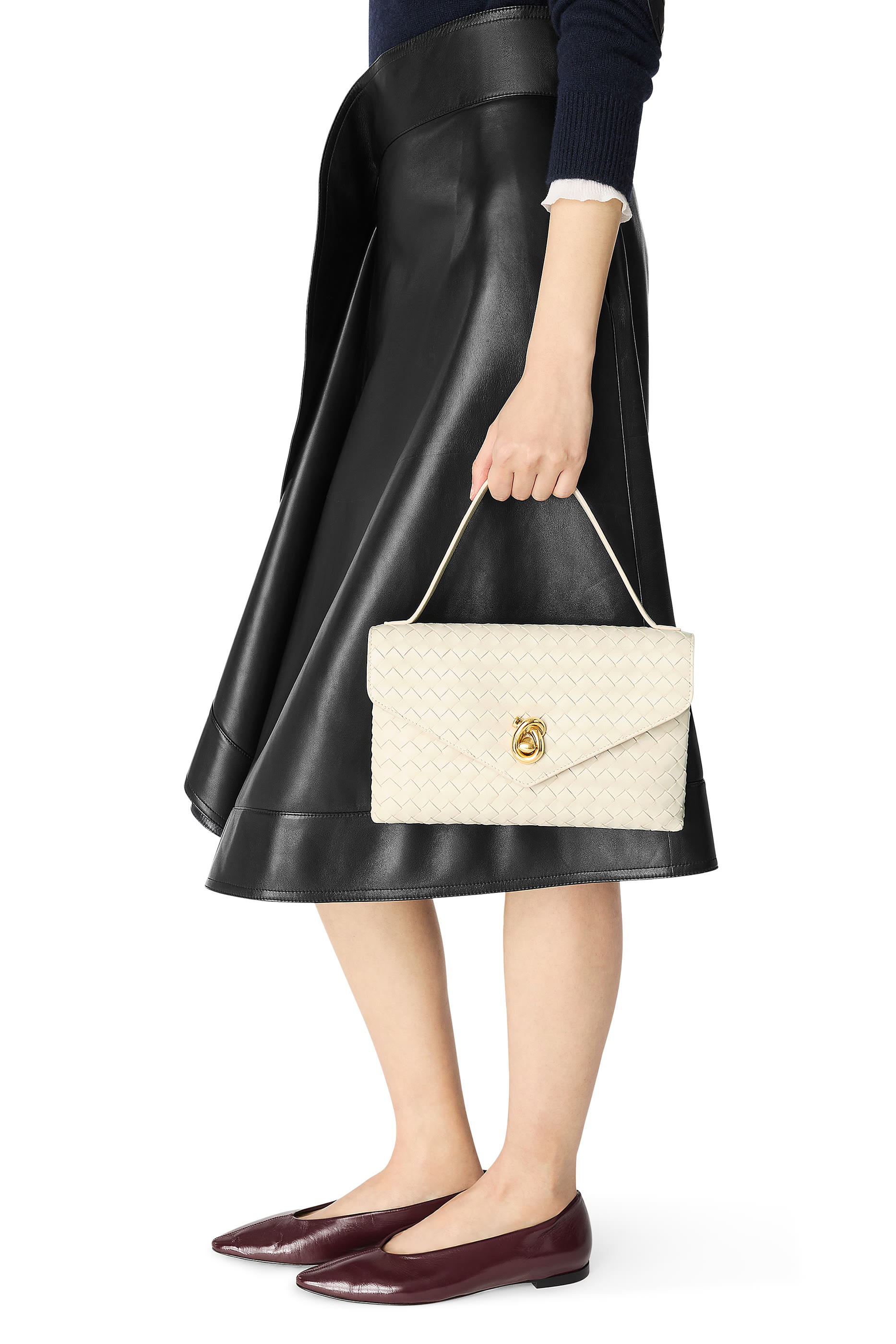 حقيبة بقفل بتصميم عقدة