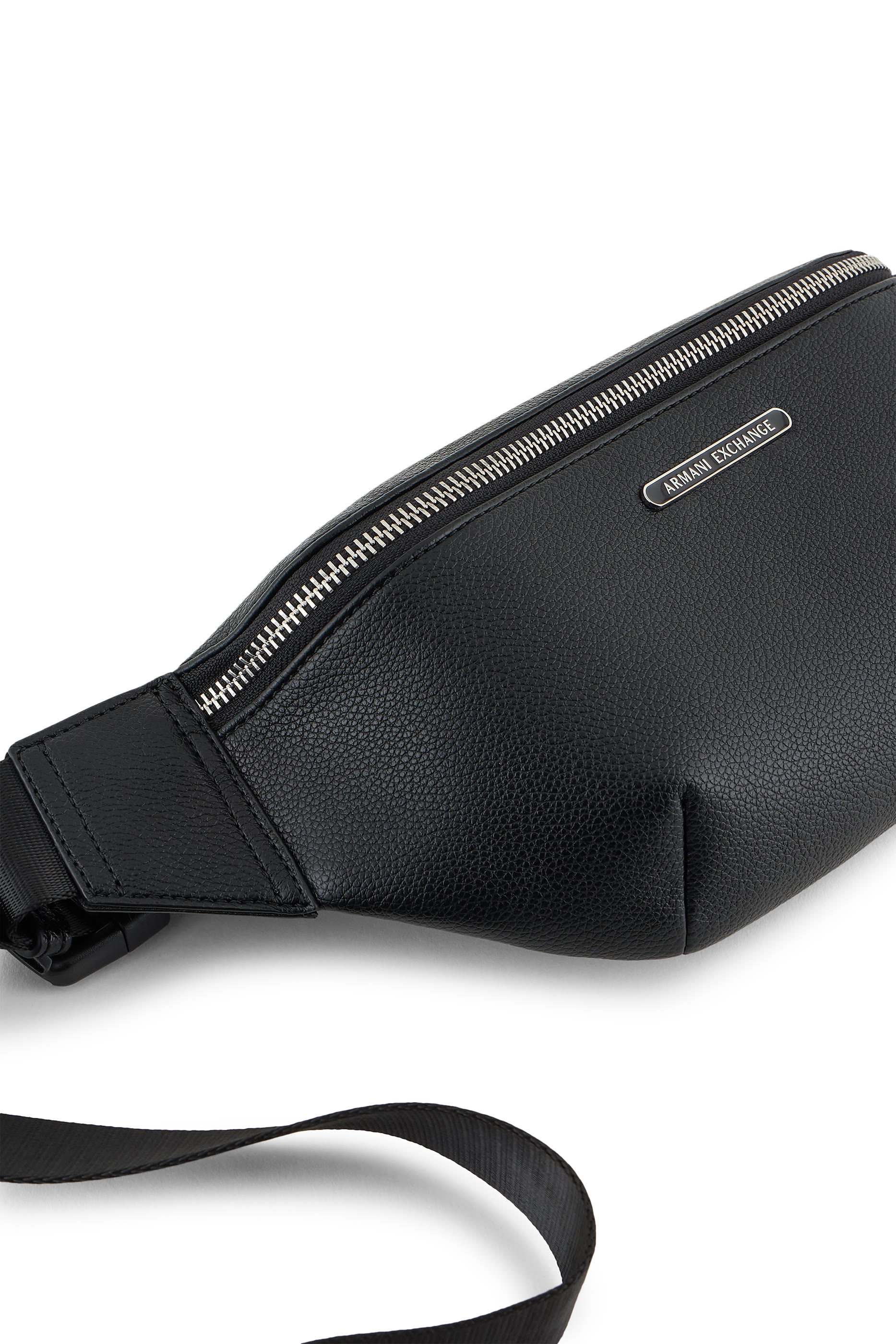 حقيبة خصر كروس بودي بشعار الماركة