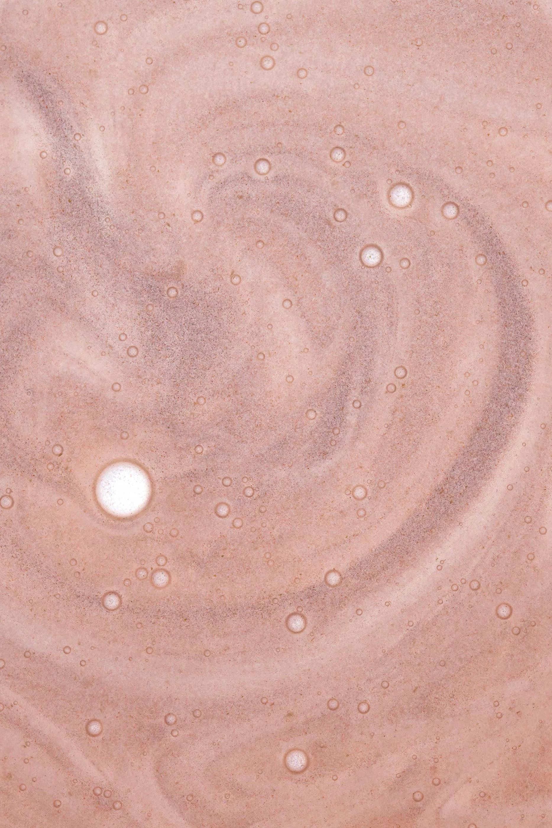 مستحضر معزز لإشراق البشرة بالذهب الوردي