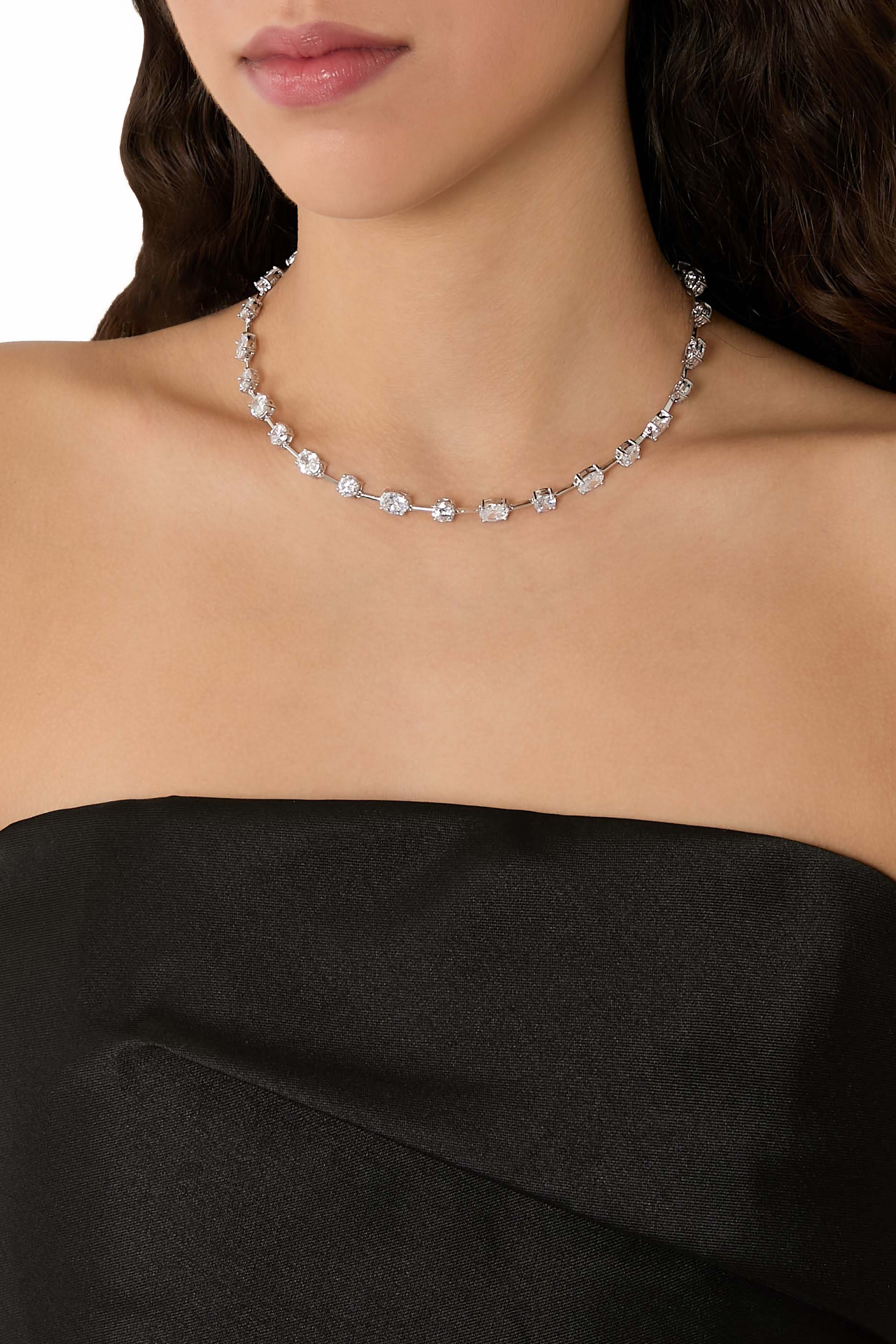 قلادة مرصعة بأحجار زركونيا مكعبة