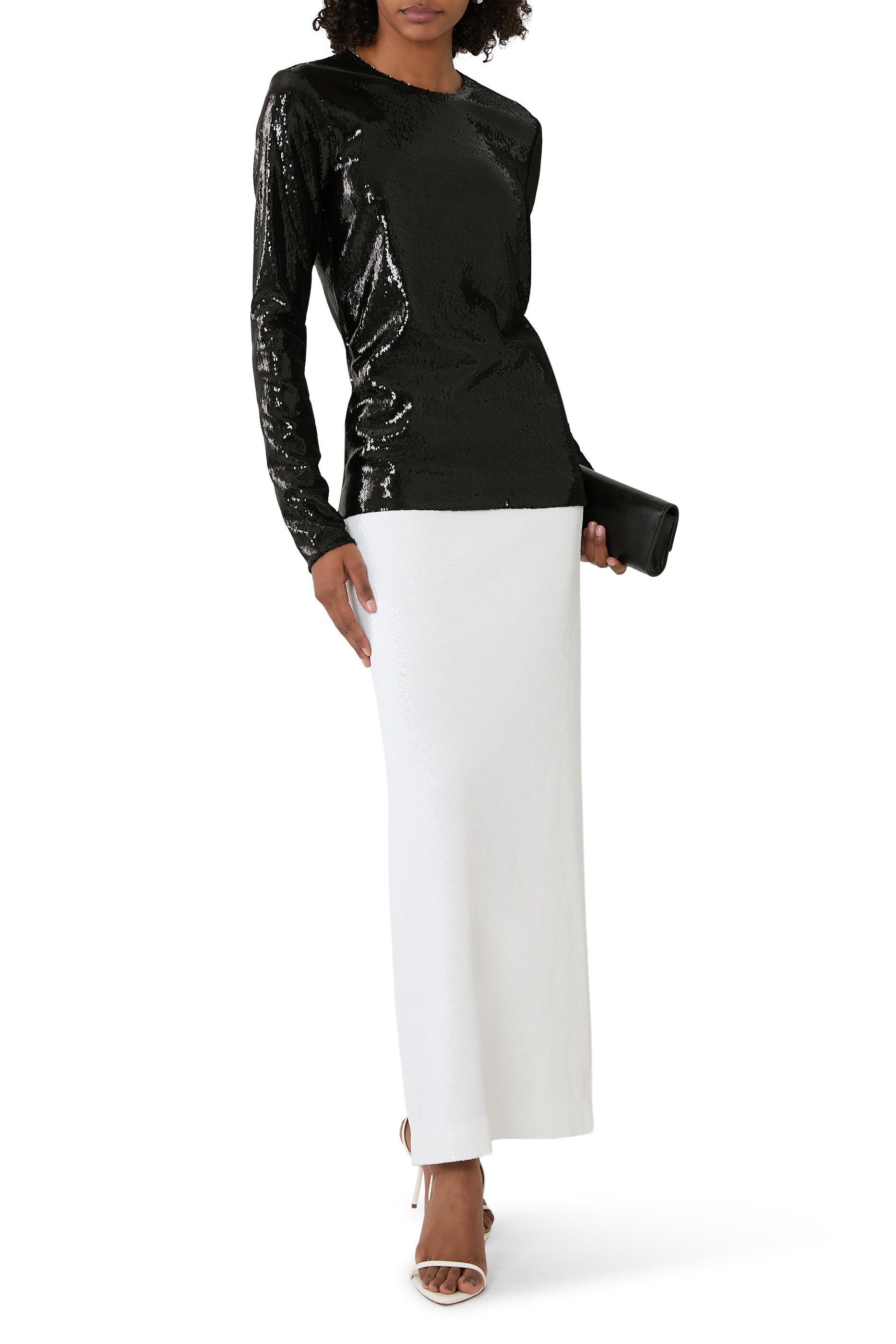 تنورة طويلة مطرزة بترتر