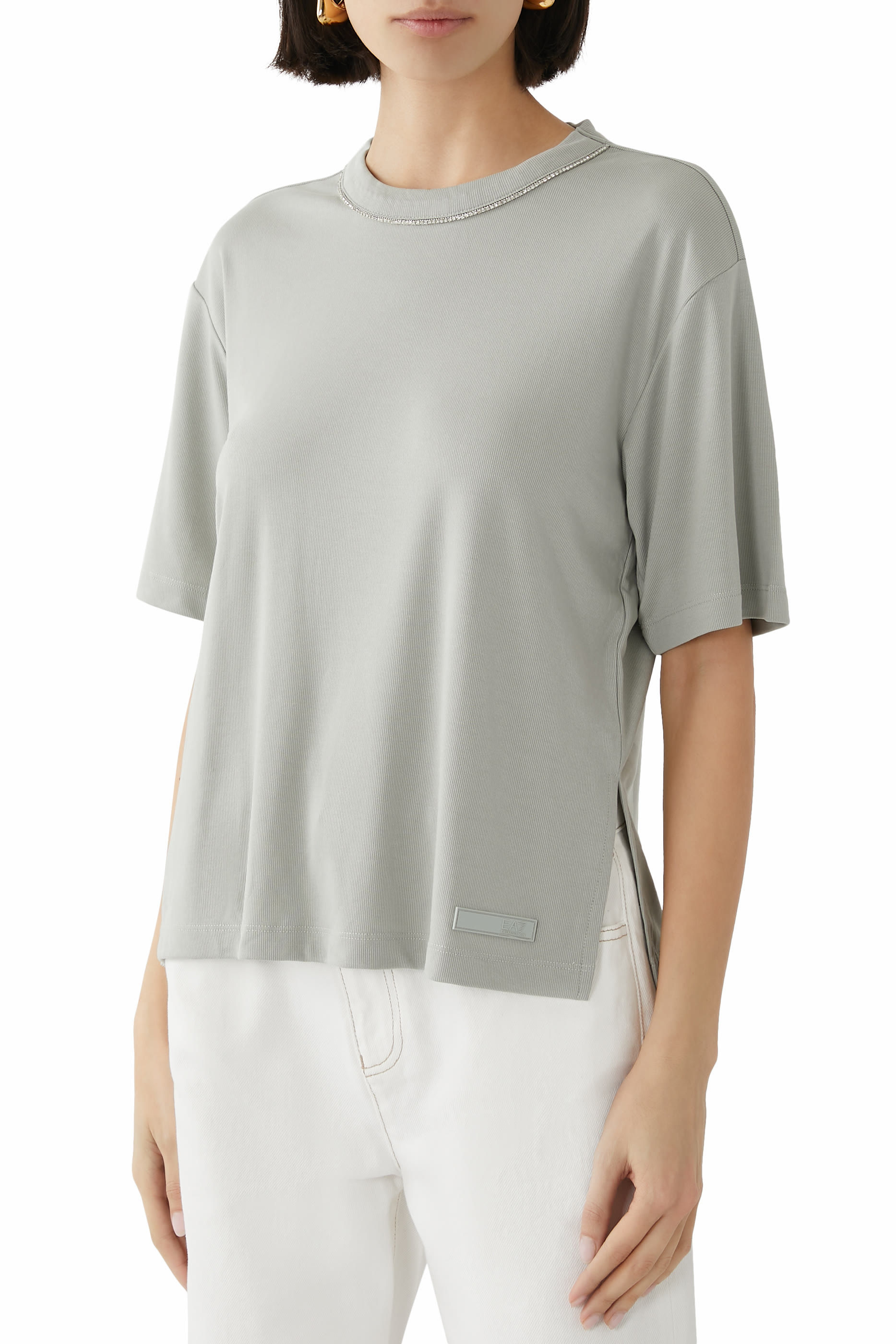 تيشيرت بأكمام قصيرة