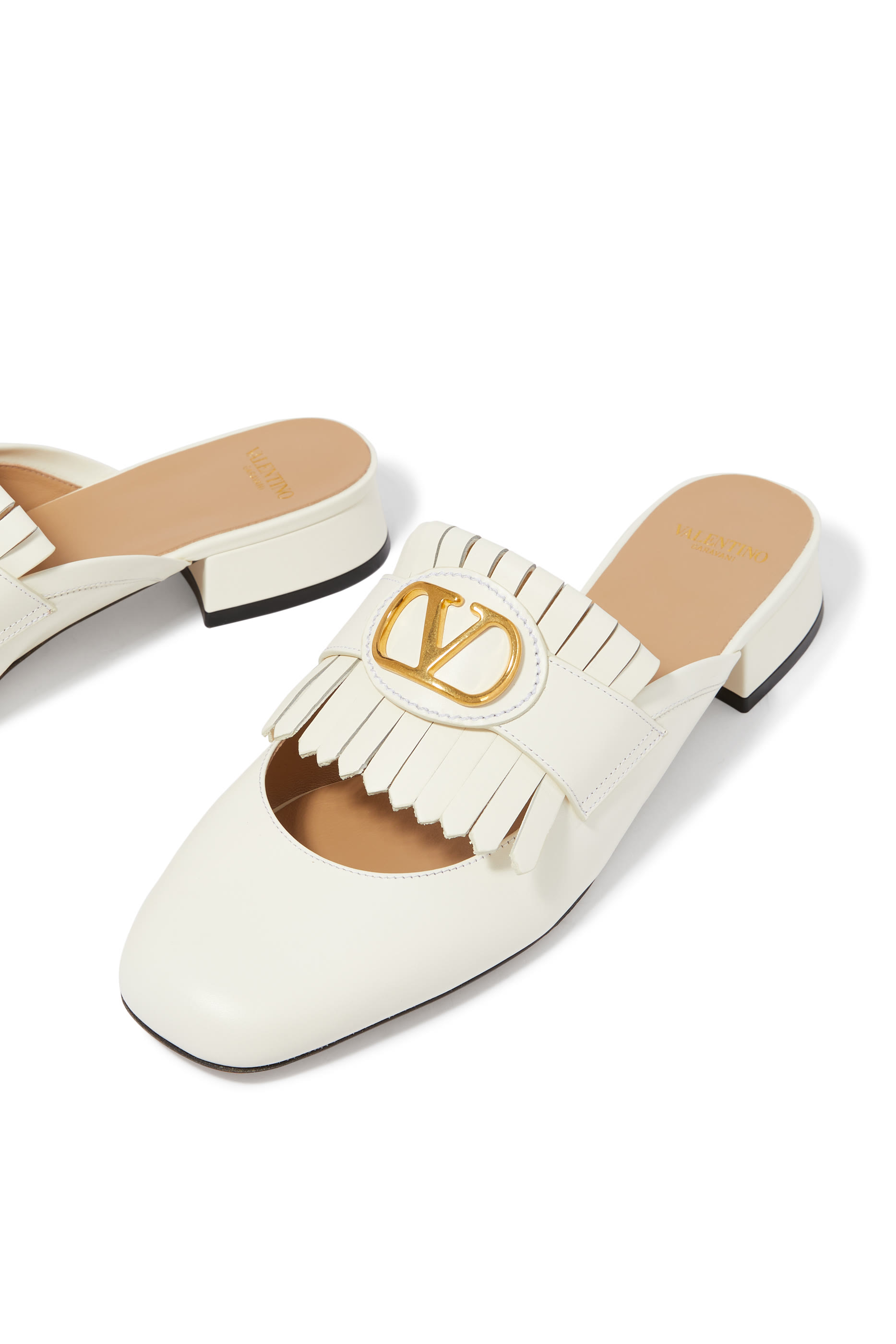 حذاء سهل الإرتداء بشعار حرف الماركة