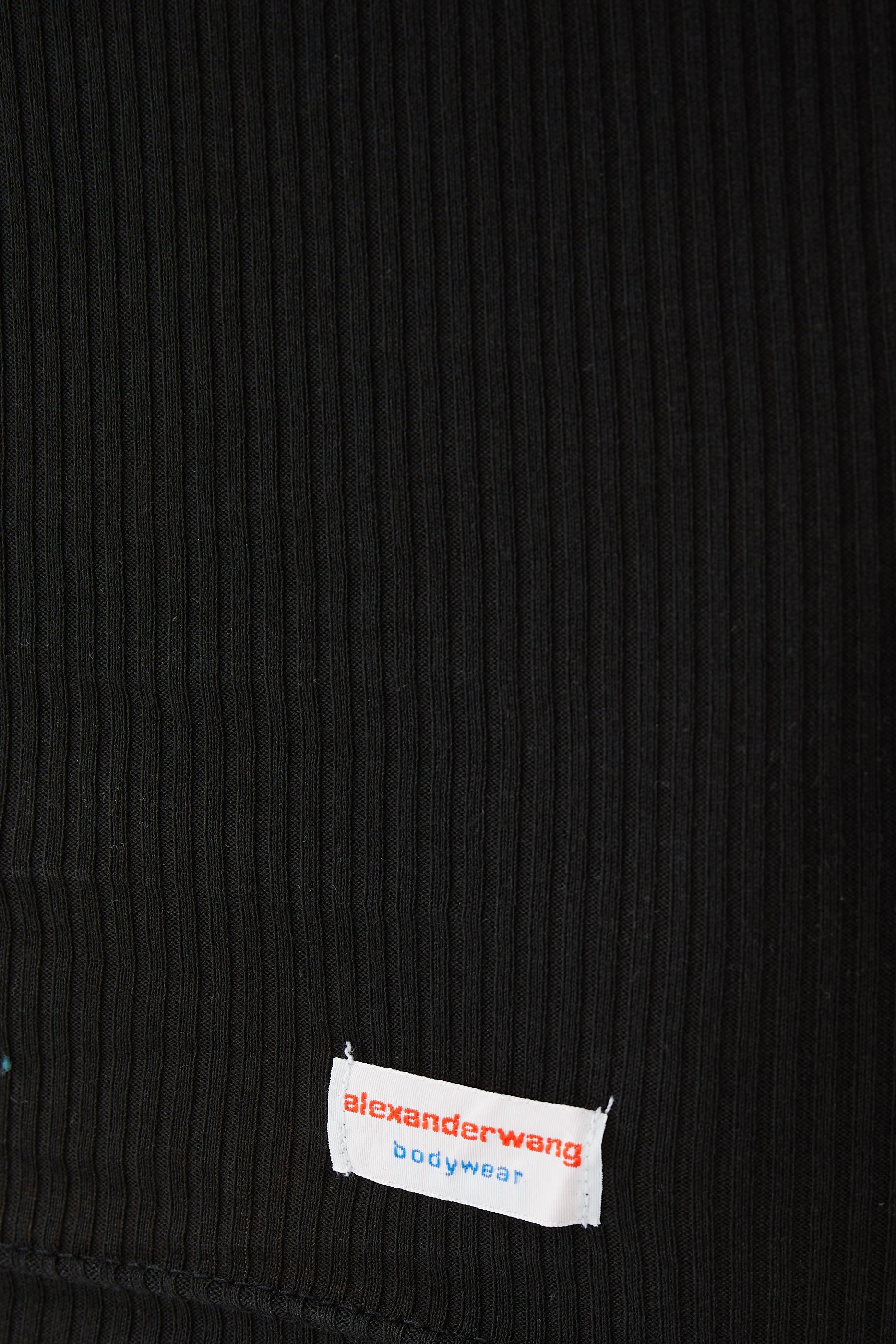 فستان بأكمام قصيرة وياقة ضيقة