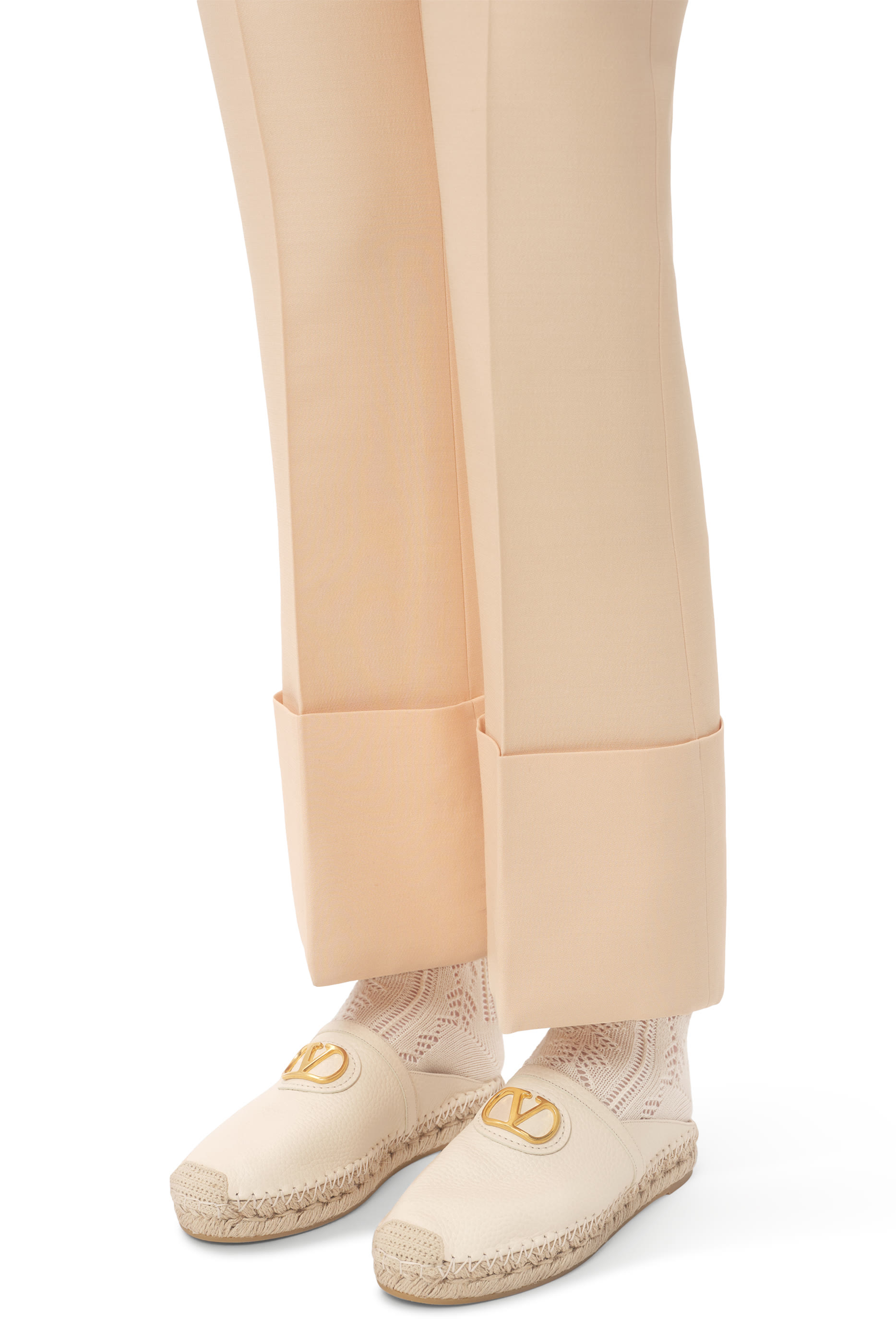 حذاء بالرينا بحلية شعار الماركة