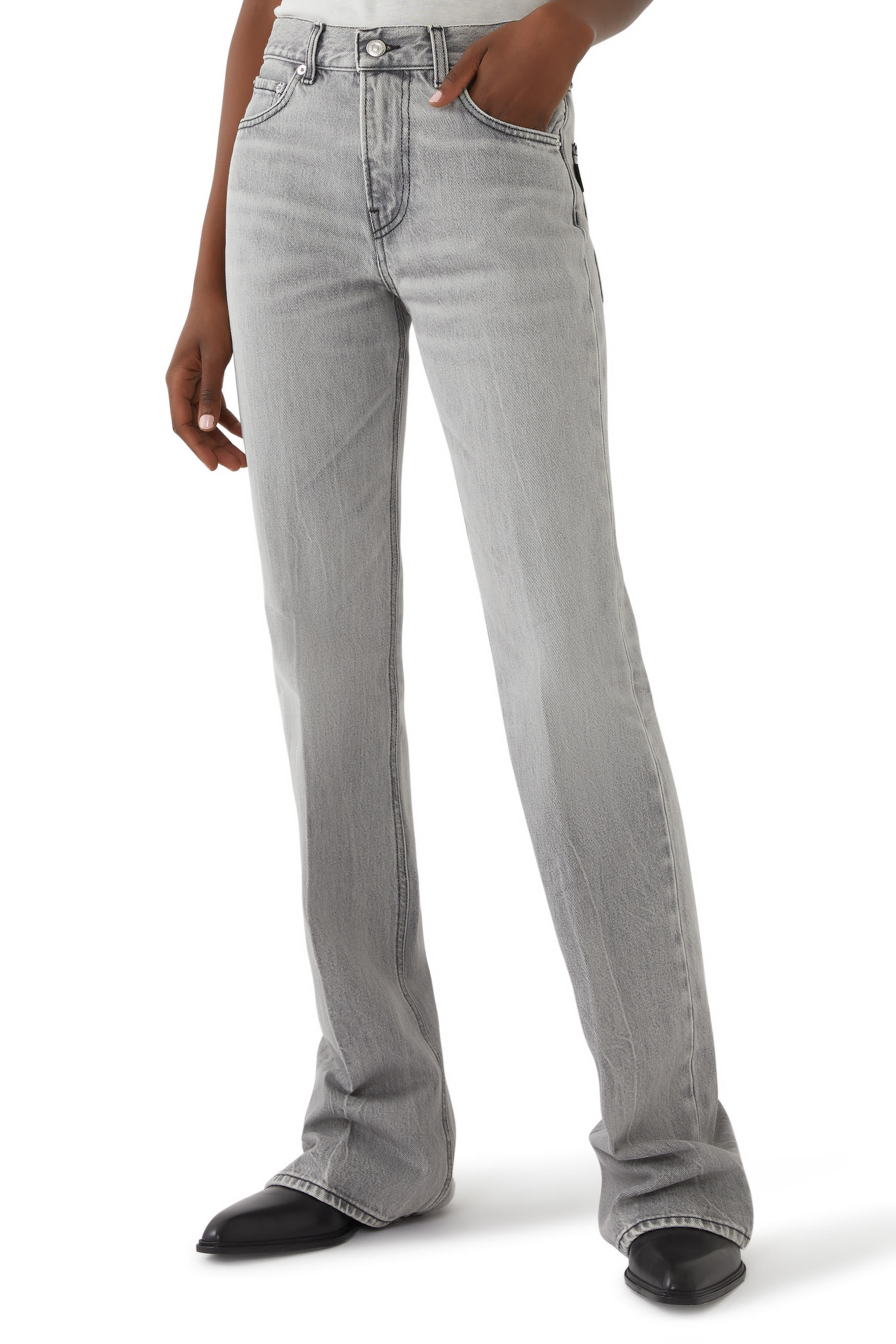 بنطال جينز فلورا بقصة واسعة