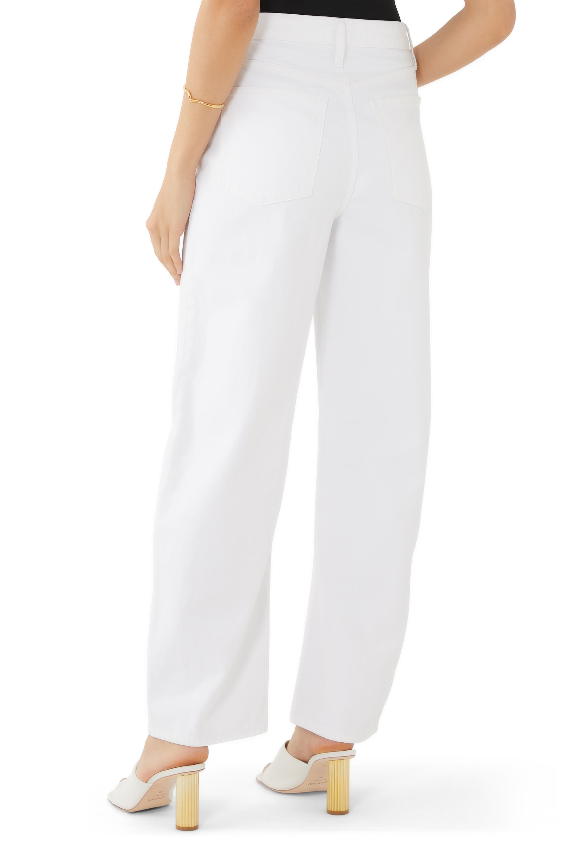 بنطال جينز طويل بقصة ساق مستقيمة