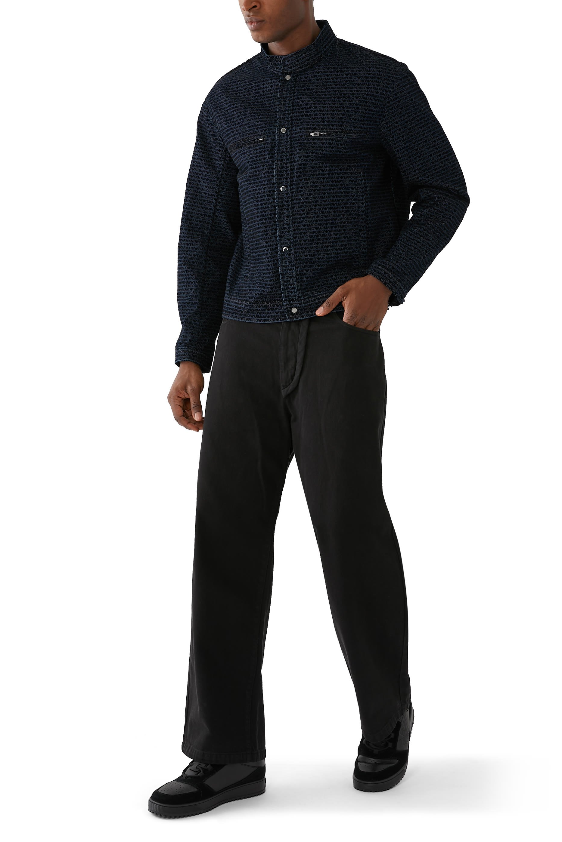 جاكيت دنيم بشعار الماركة