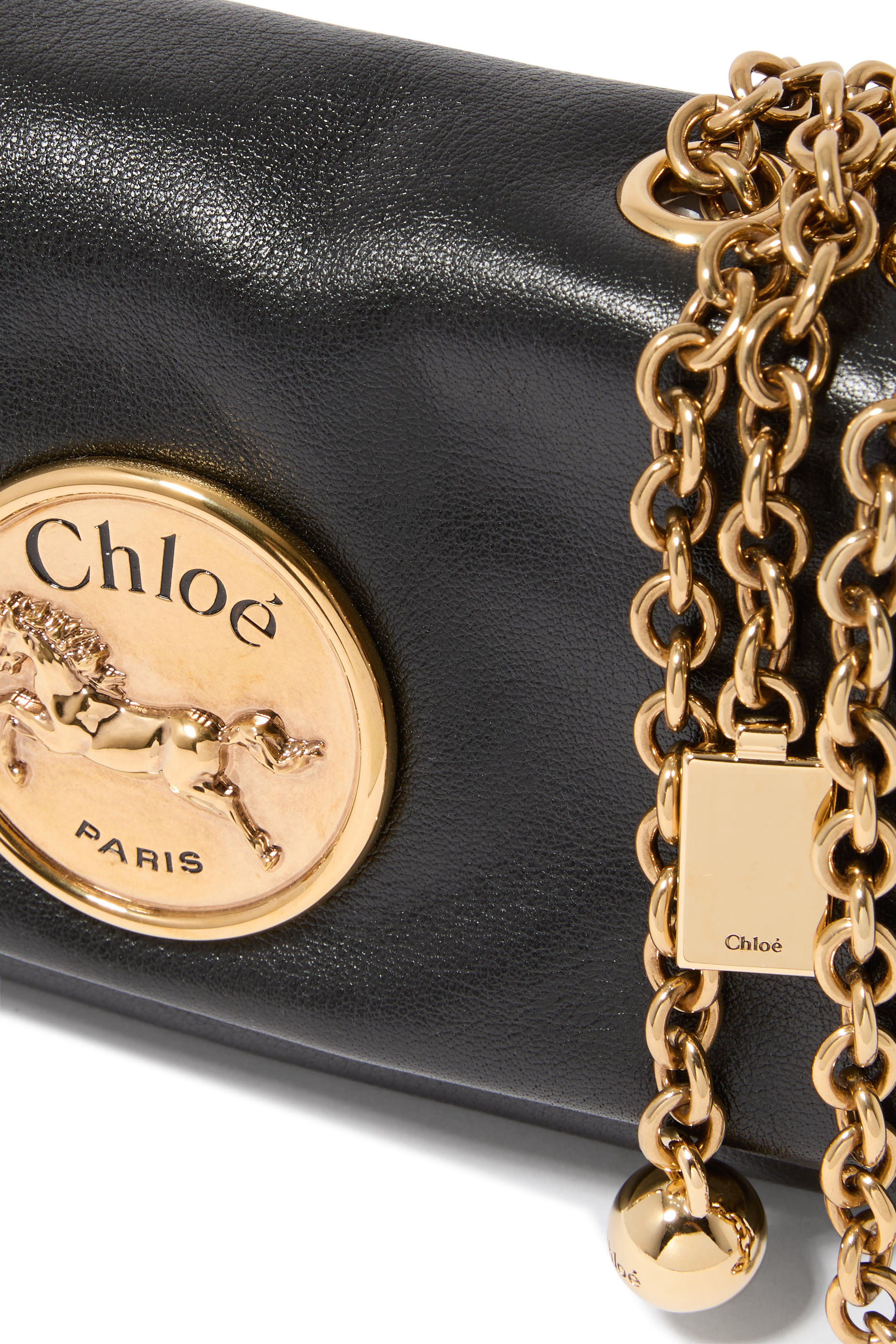 حقيبة كتف صغيرة بشعار الماركة