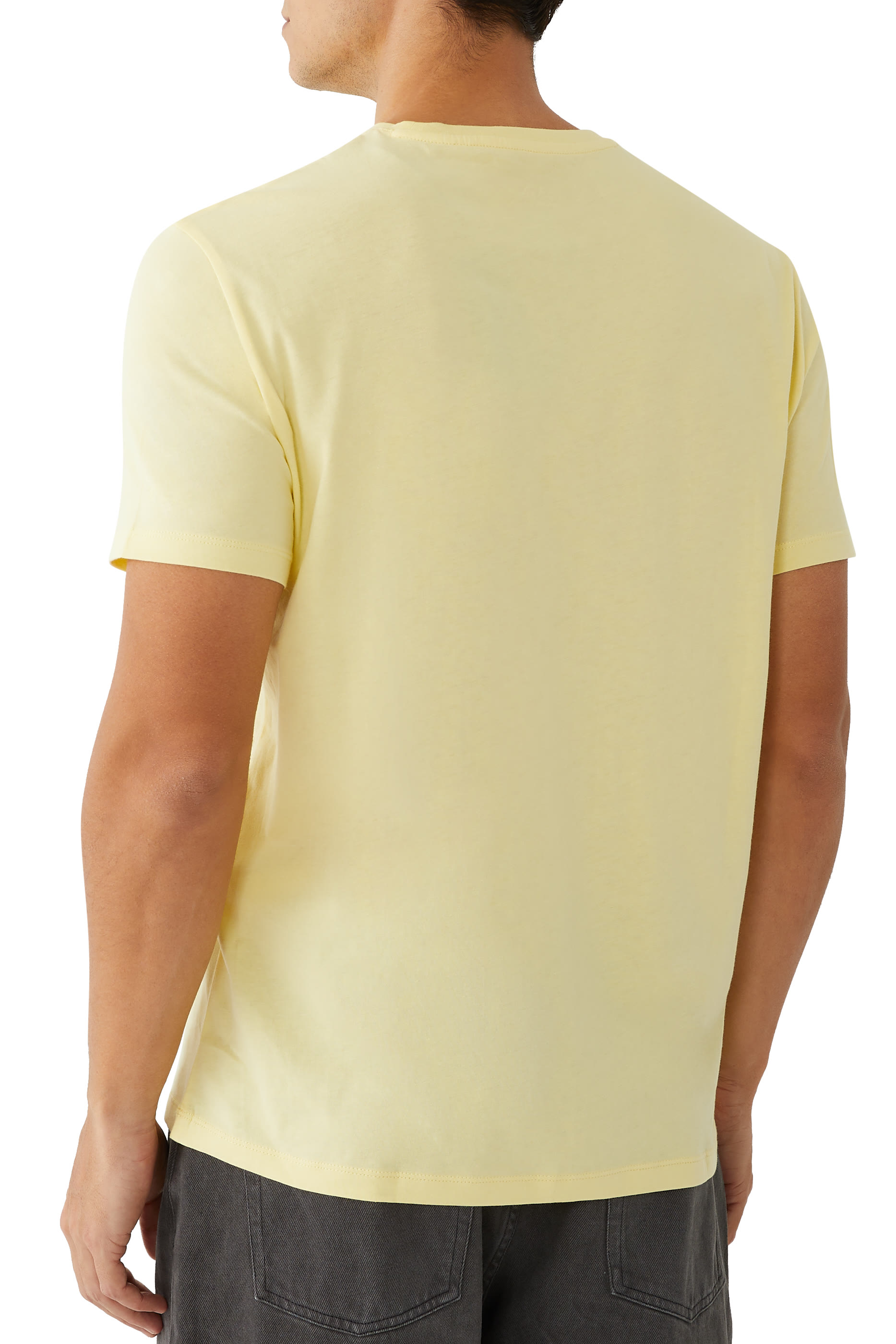 تيشيرت بشعار الماركة بقصة ضيقة جرسيه