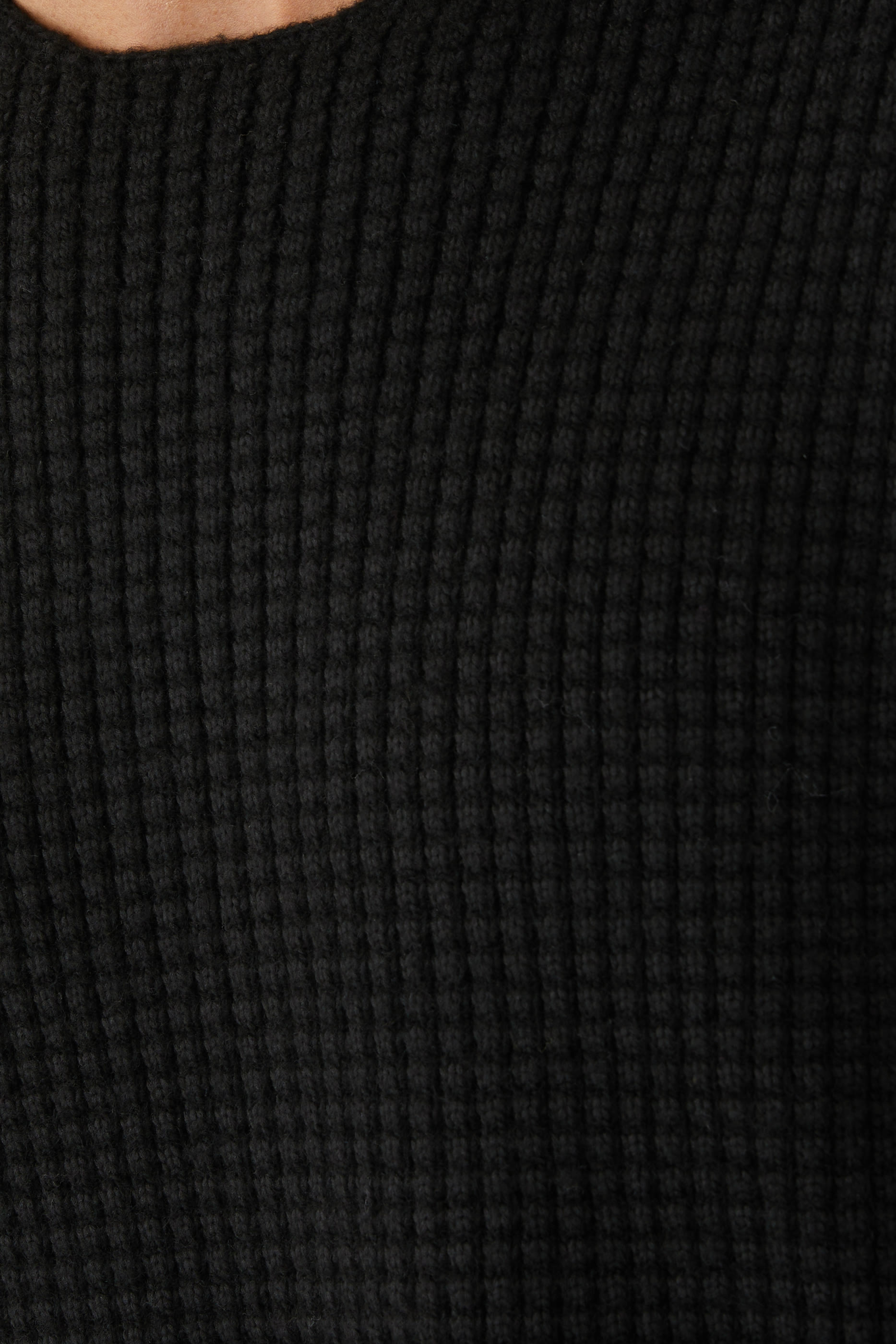 كنزة بياقة ضيقة نسيج متشابك ثقيل