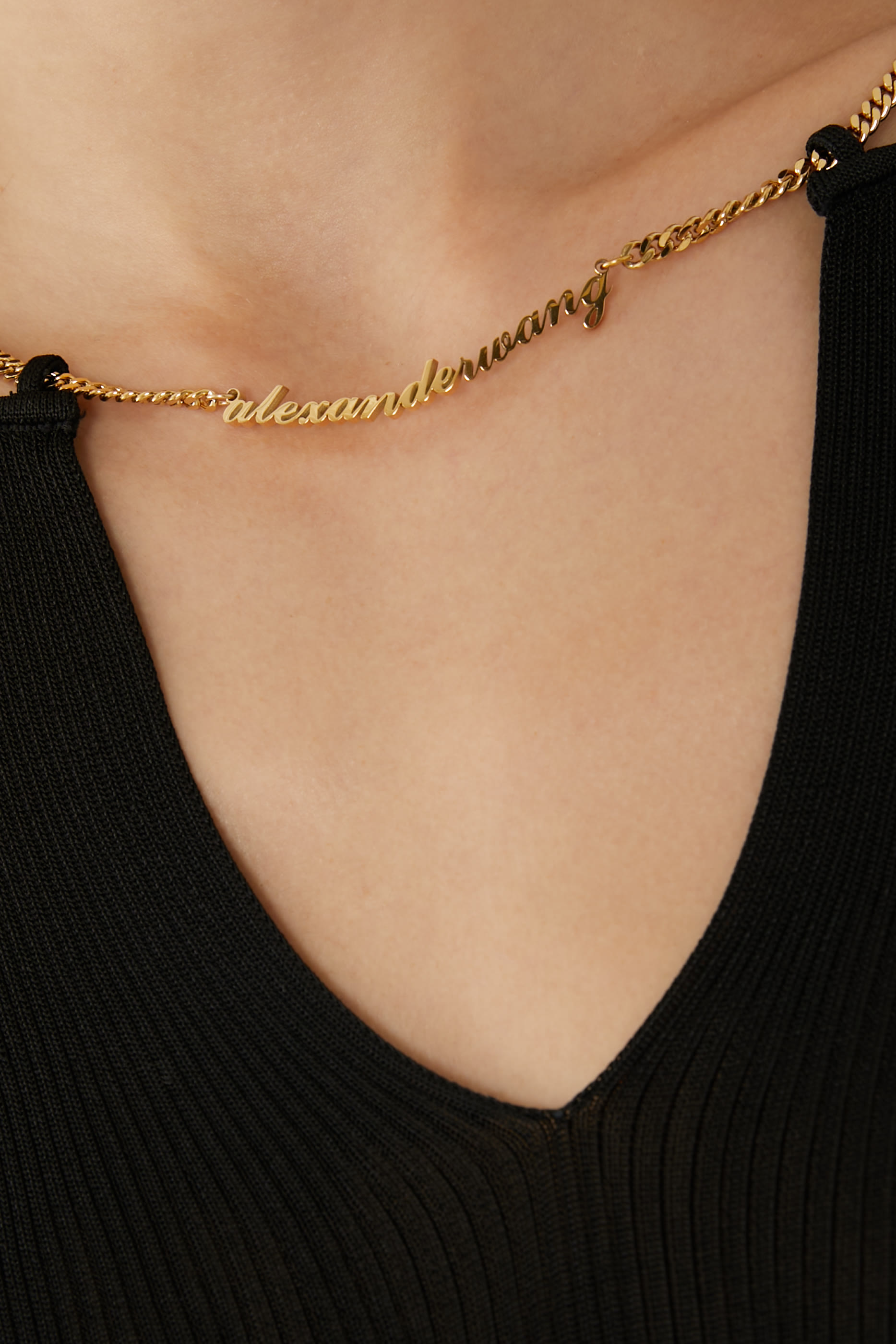 قميص قضير بشعار الماركة