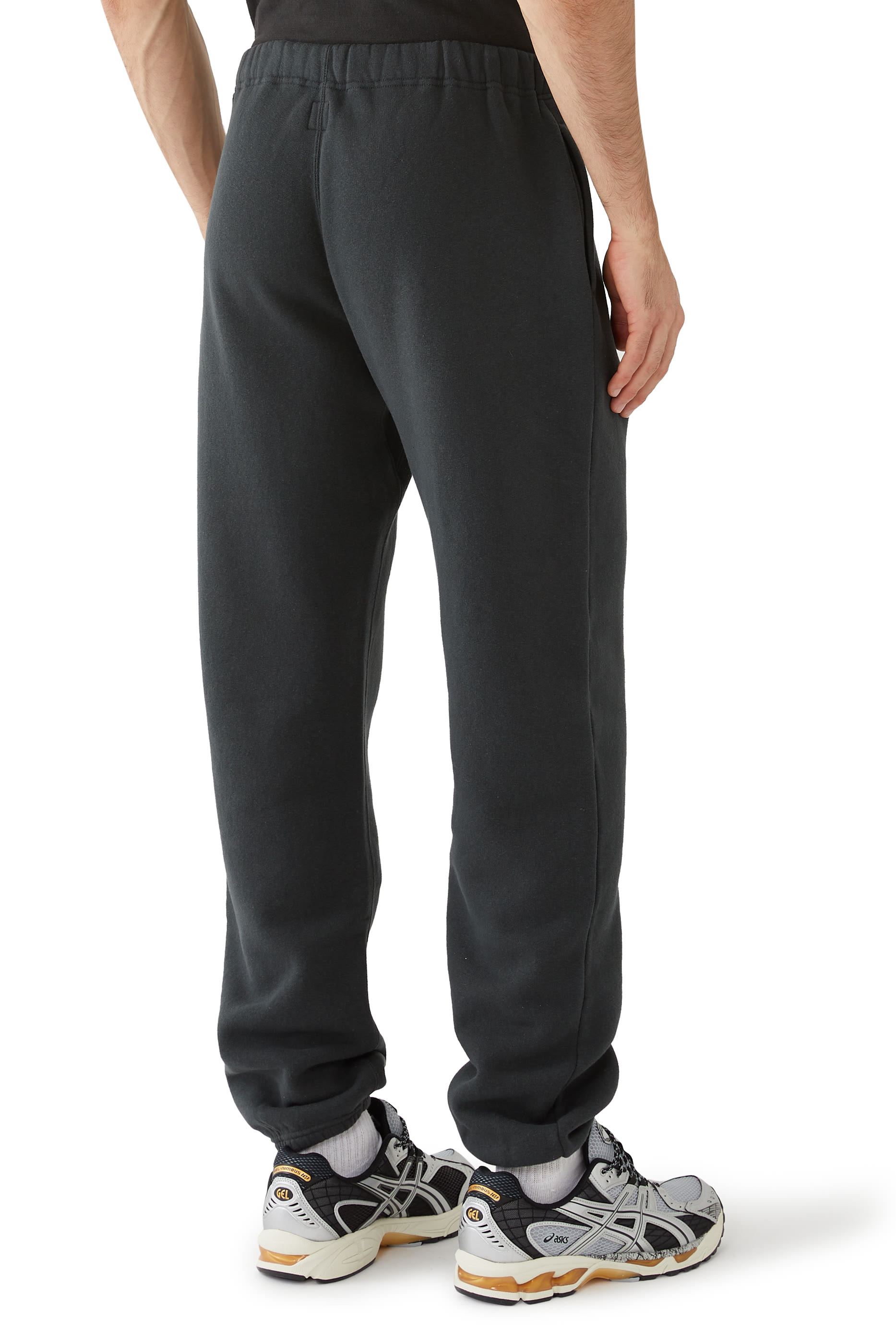 بنطال رياضي بشعار الماركة