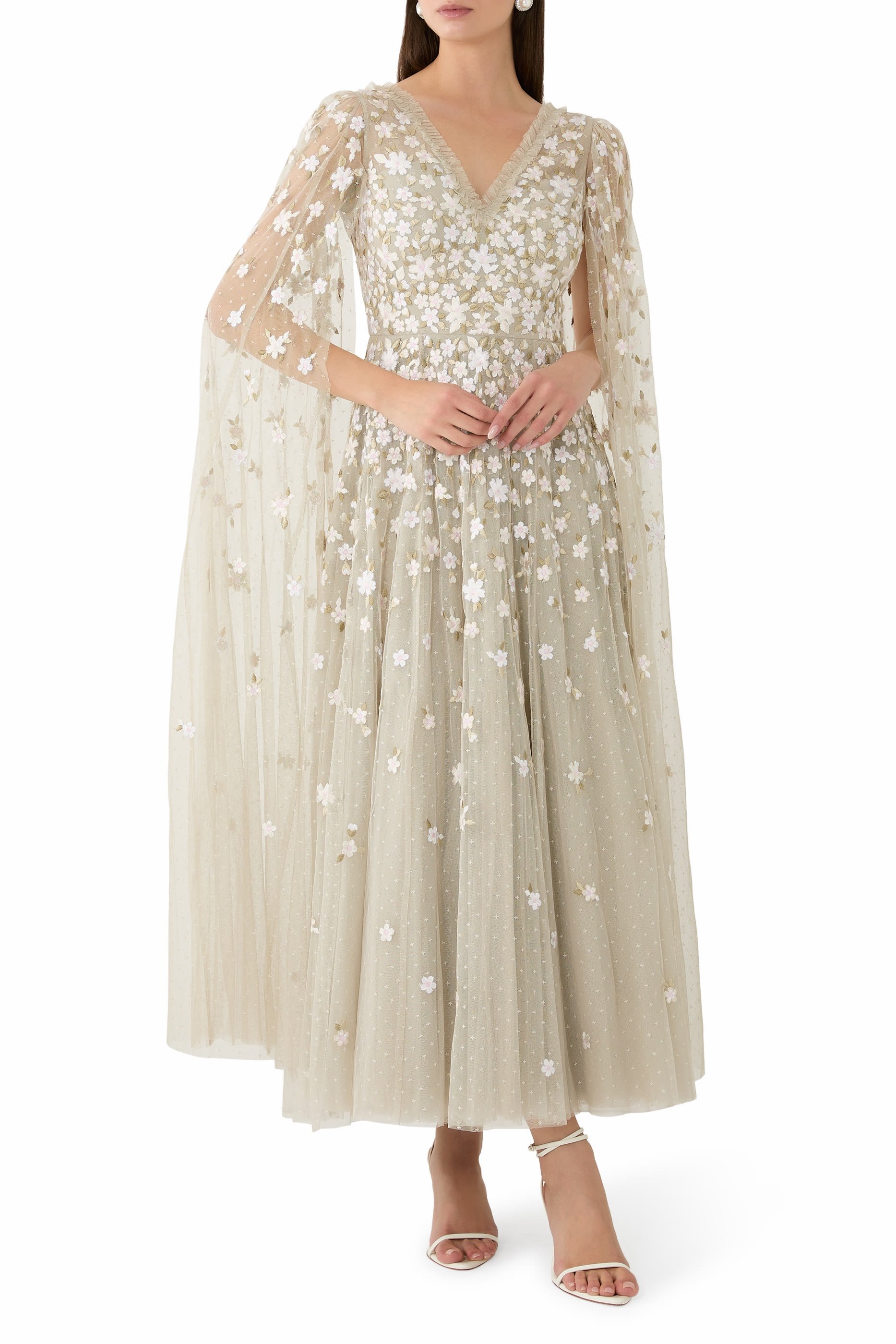 فستان سهرة كاميليا ديتسي بقصة بطول الكاحل وكاب