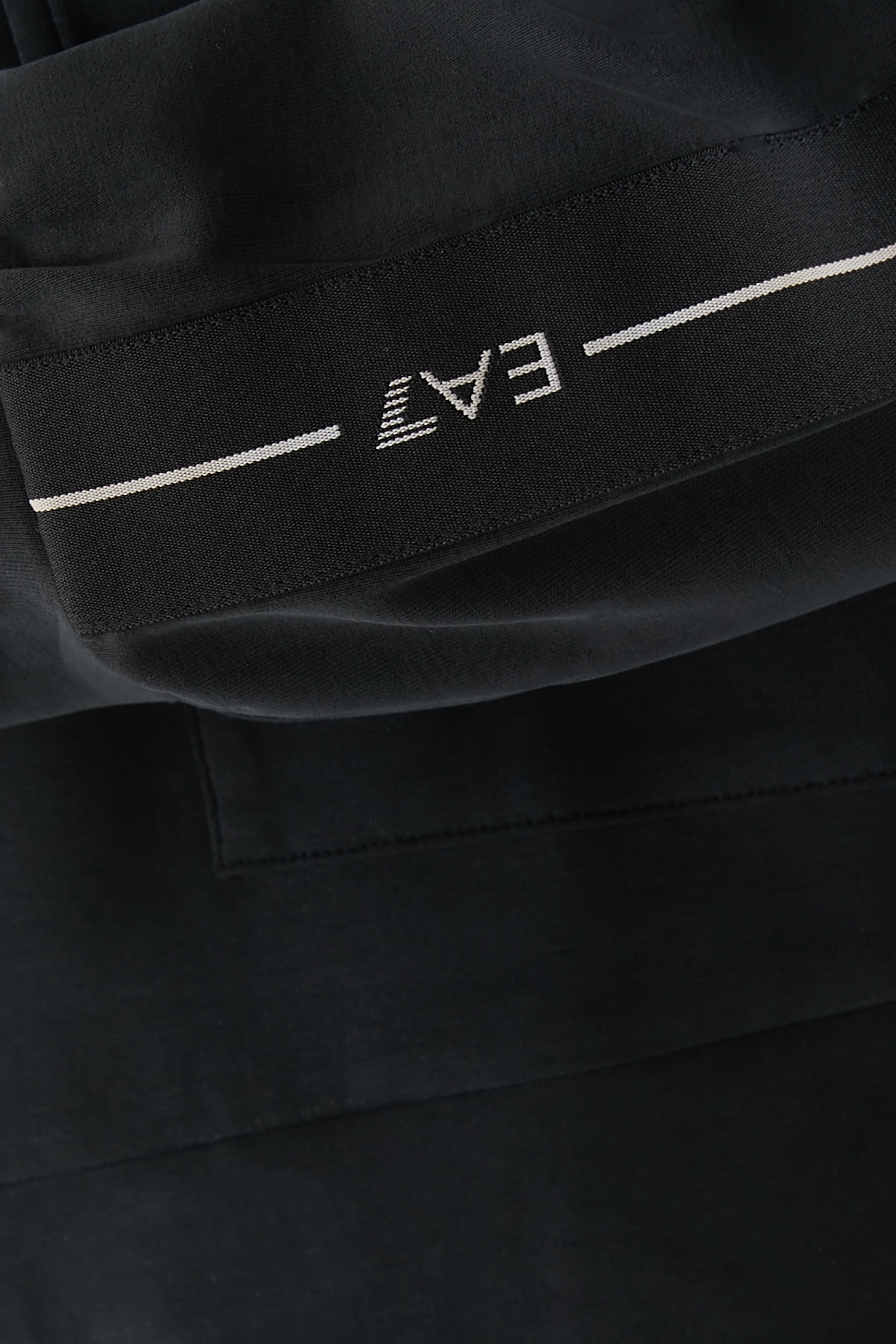 سويت شيرت بشعار الماركة