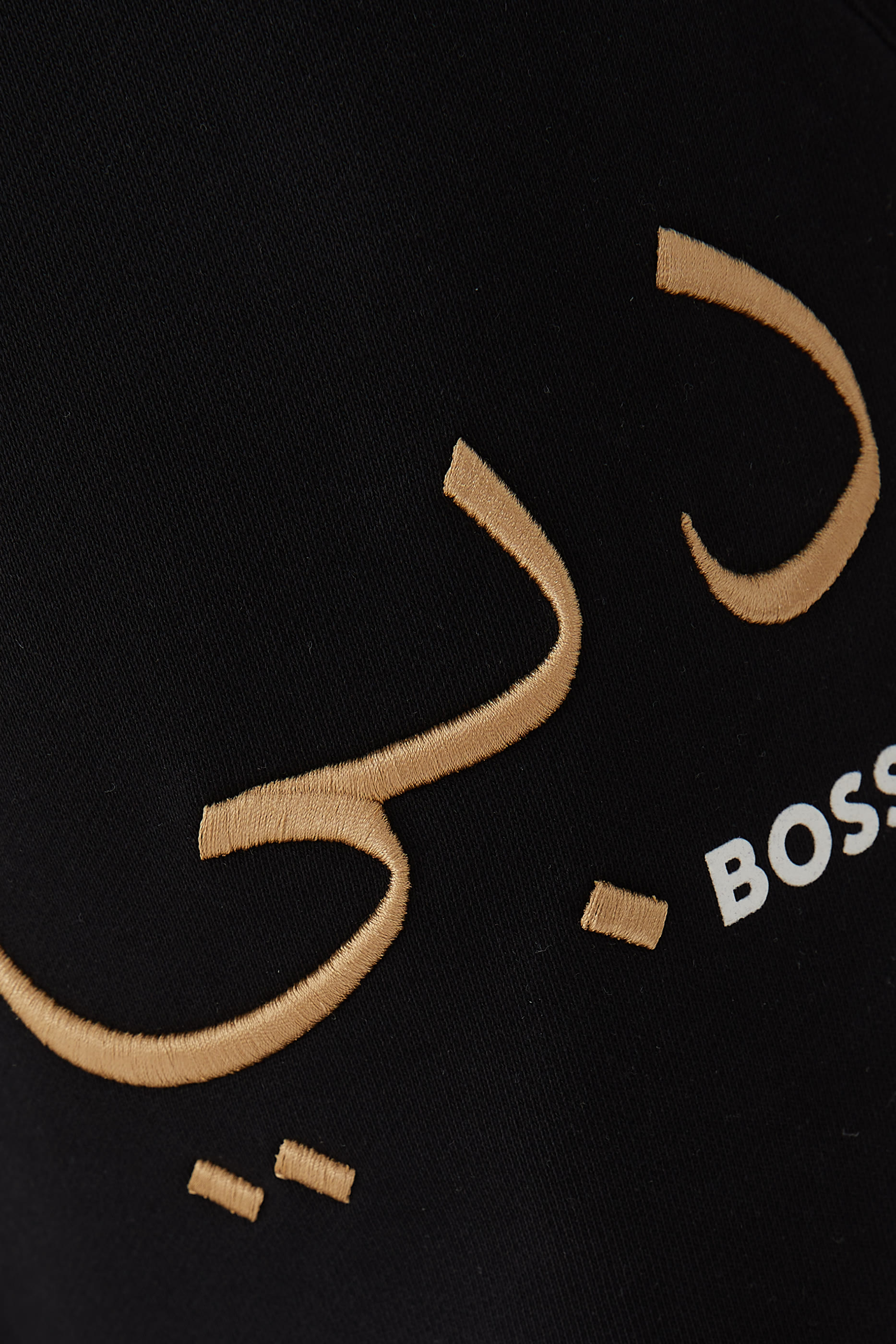 بنطال رياضي x دبي هالا بشعار الماركة