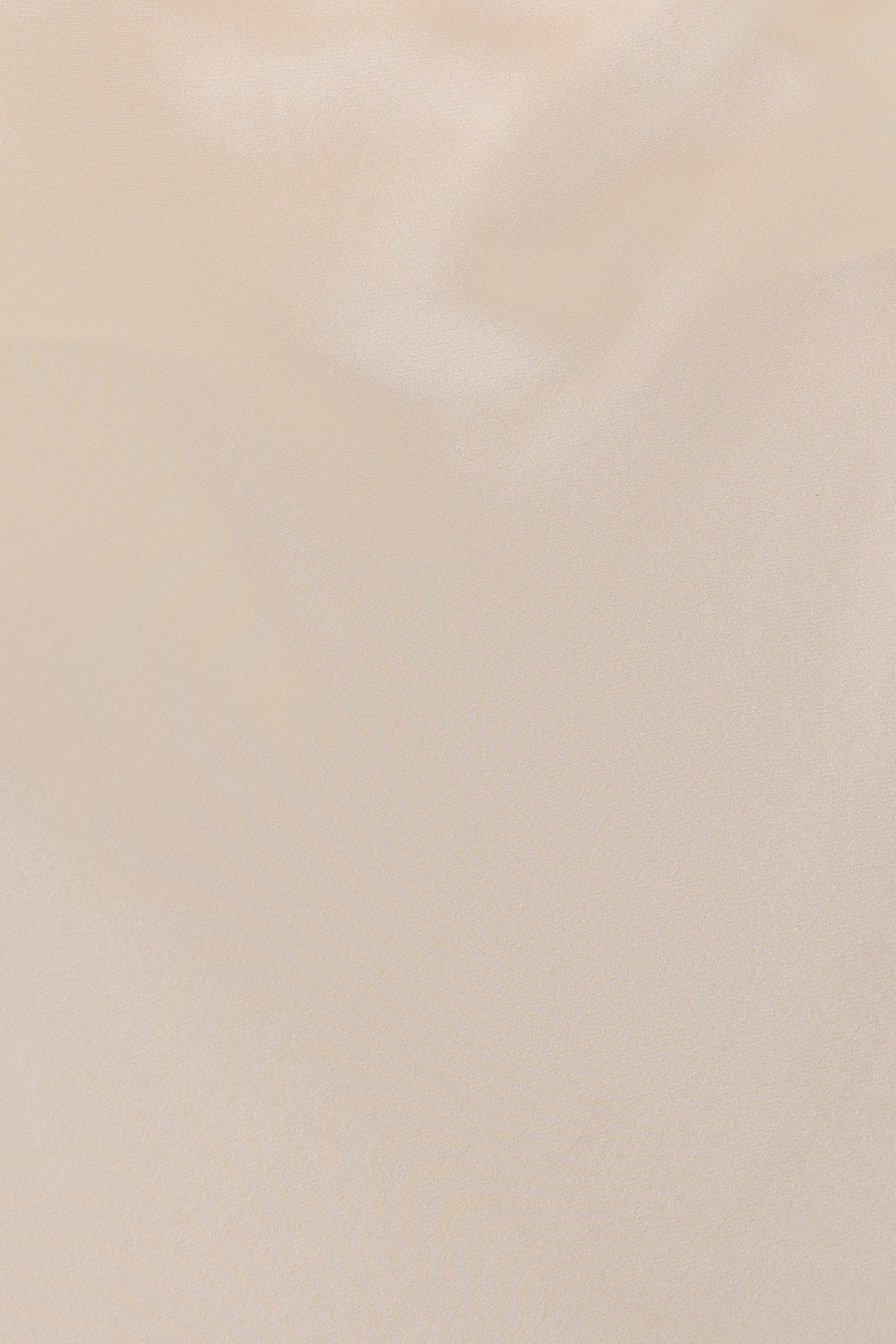 فستان نوم طويل بحمالات متقاطعة في الخلف حرير