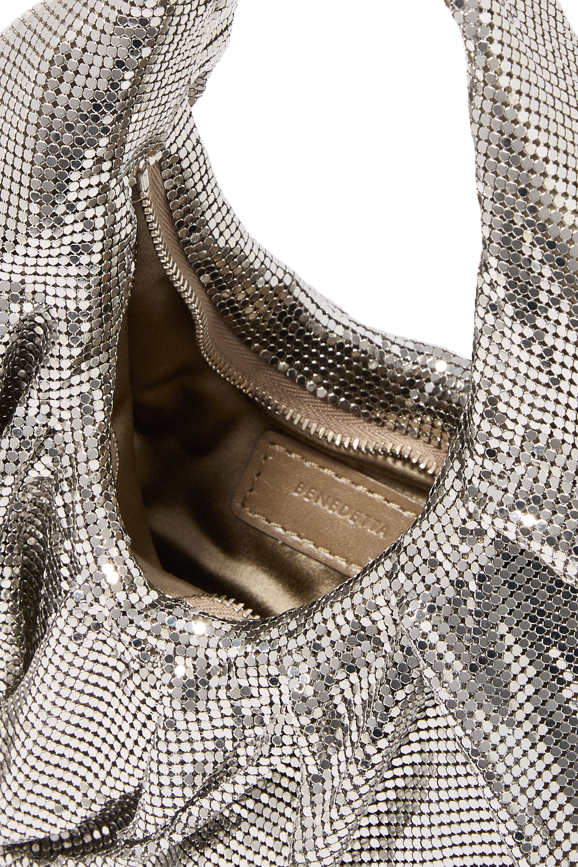 حقيبة ينيفر جيمس بوند