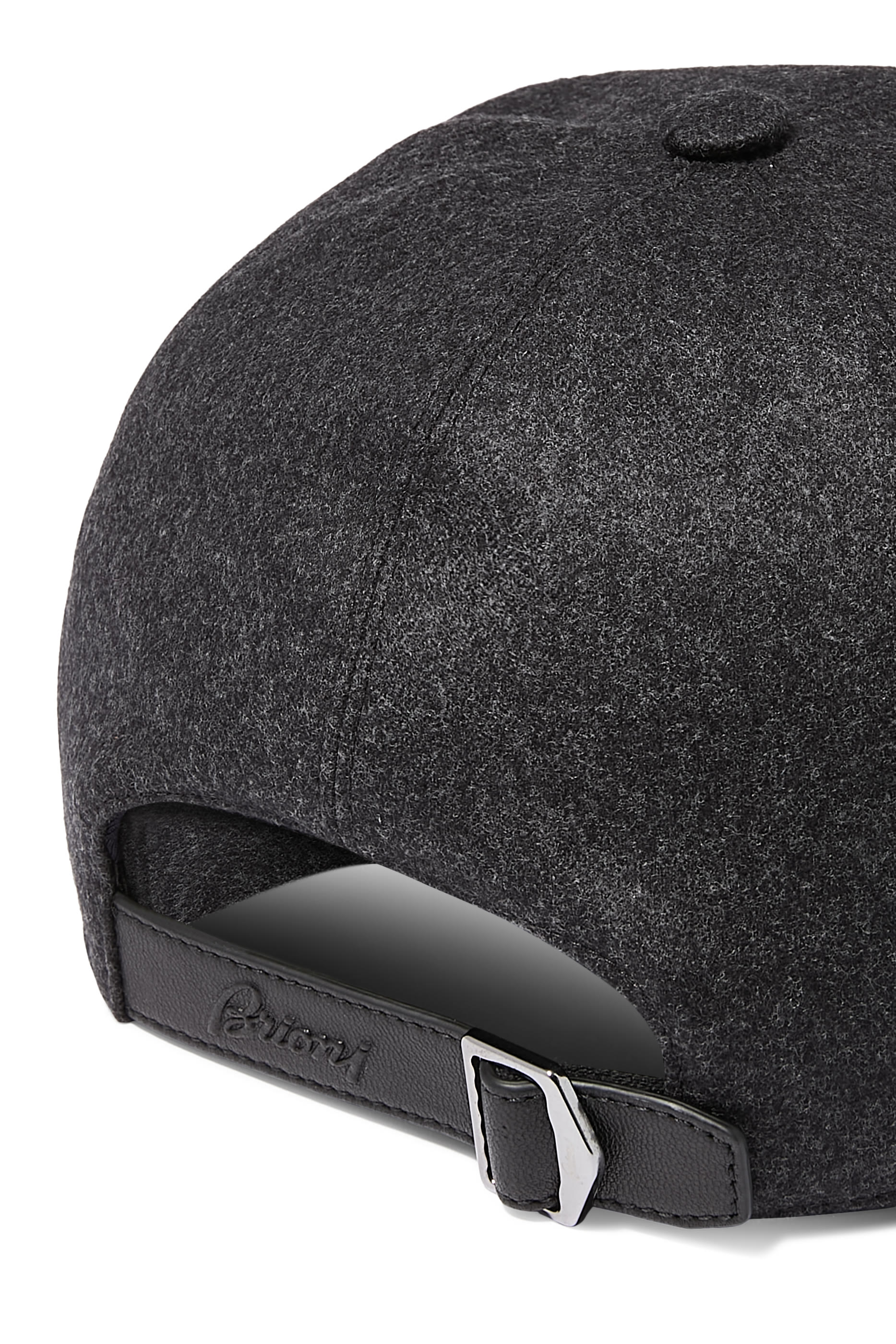 كاب بشعار الماركة