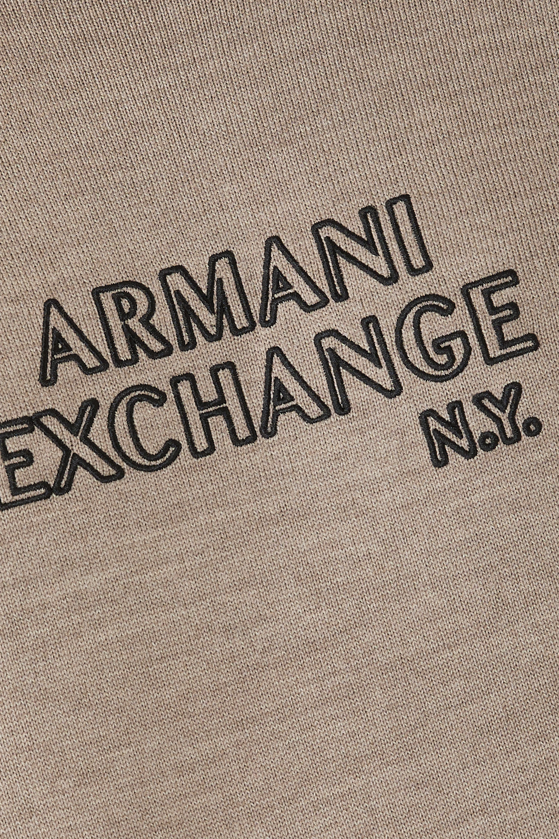 سترة بشعار حرفي الماركة