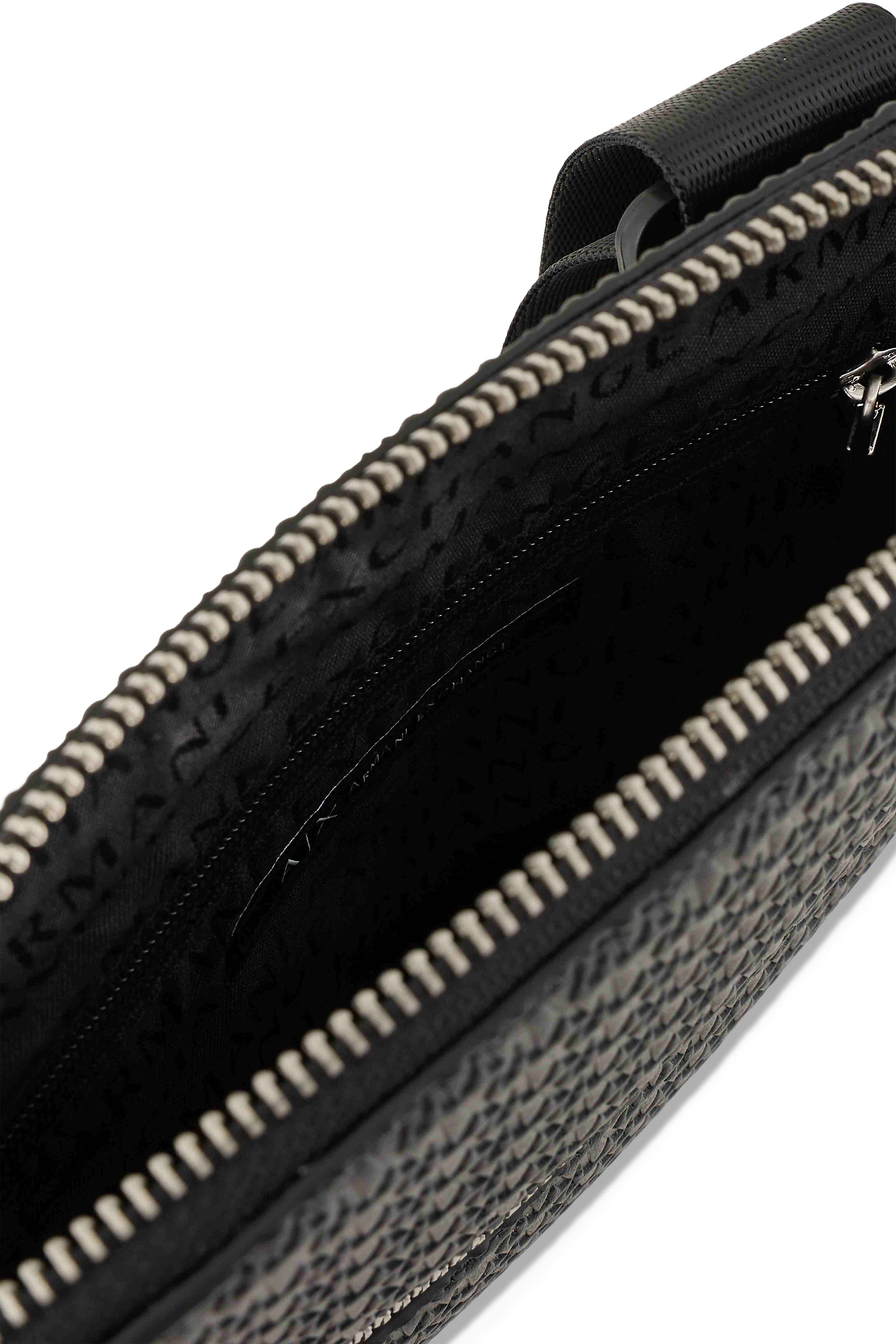 حقيبة كتف بتصميم مسطح بنقشة شعار الماركة